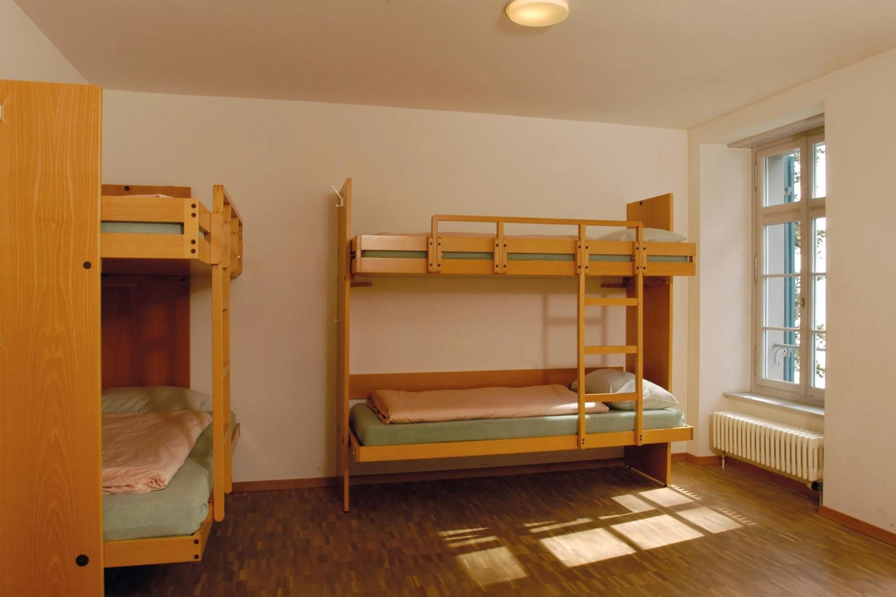 Photo of the whole room, Bed in Richterswil Youth Hostel