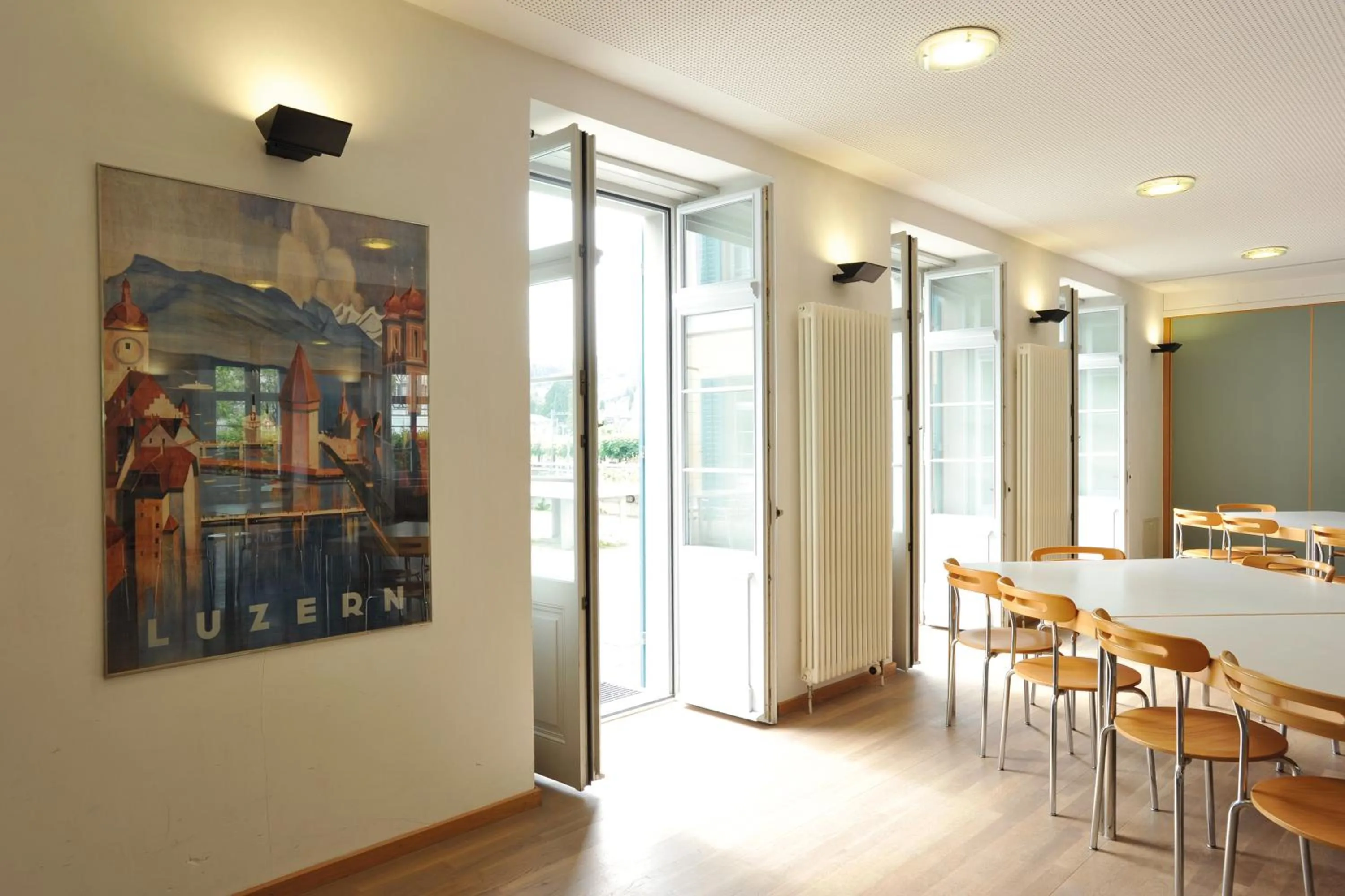 Restaurant/places to eat in Richterswil Youth Hostel