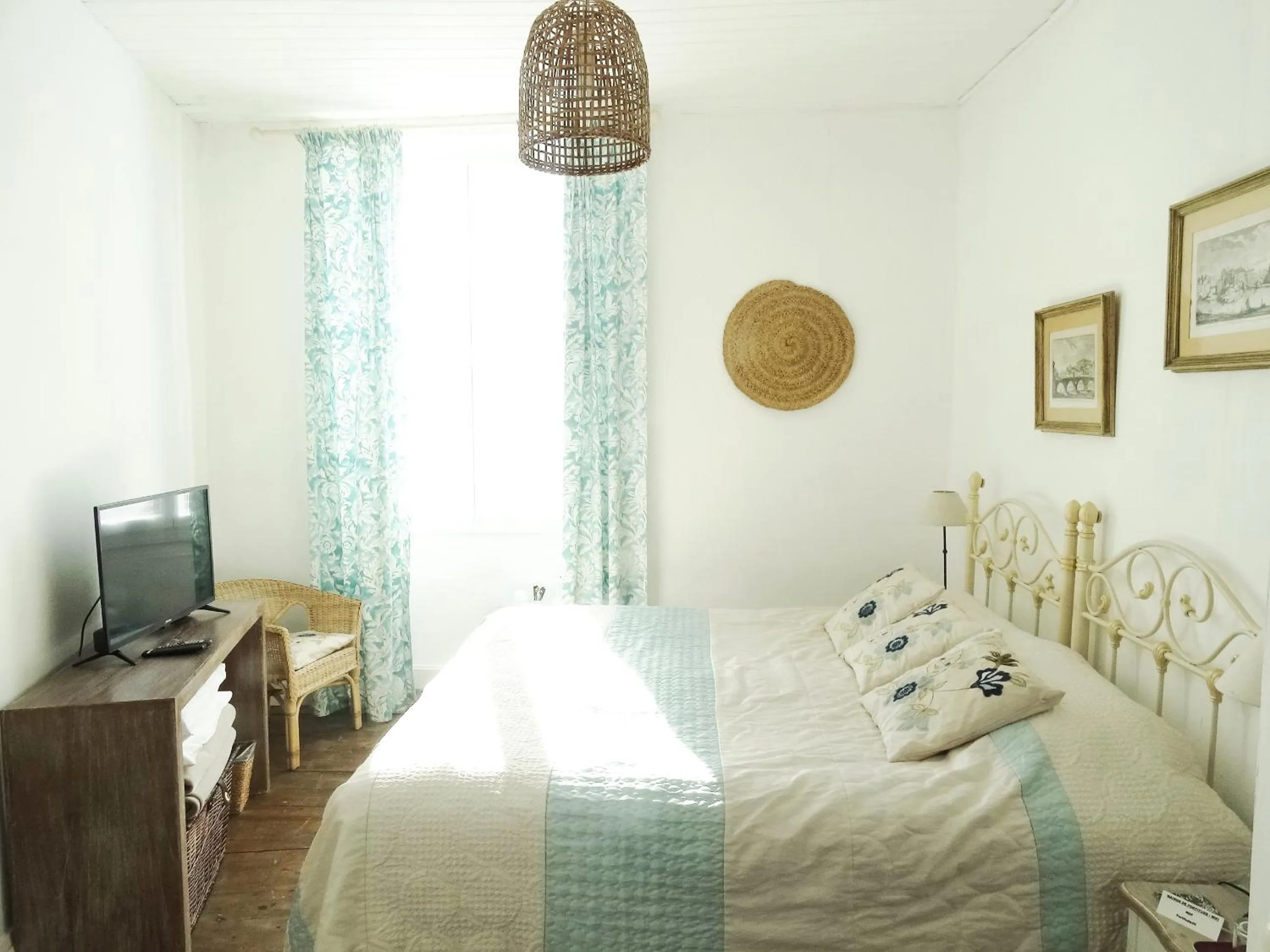 Bed in Maison de Fortitude Chambres d'hotes