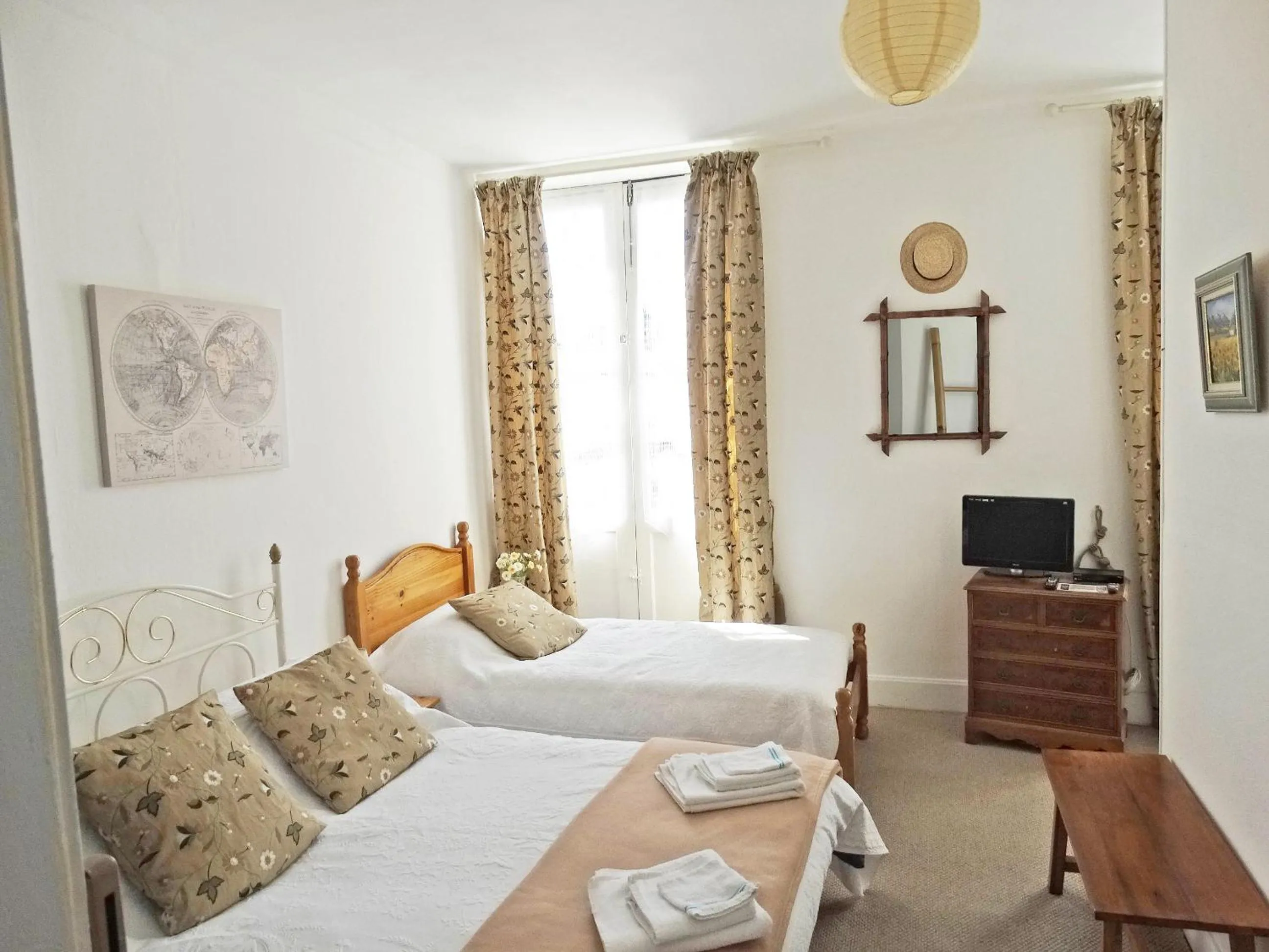 Bed in Maison de Fortitude Chambres d'hotes