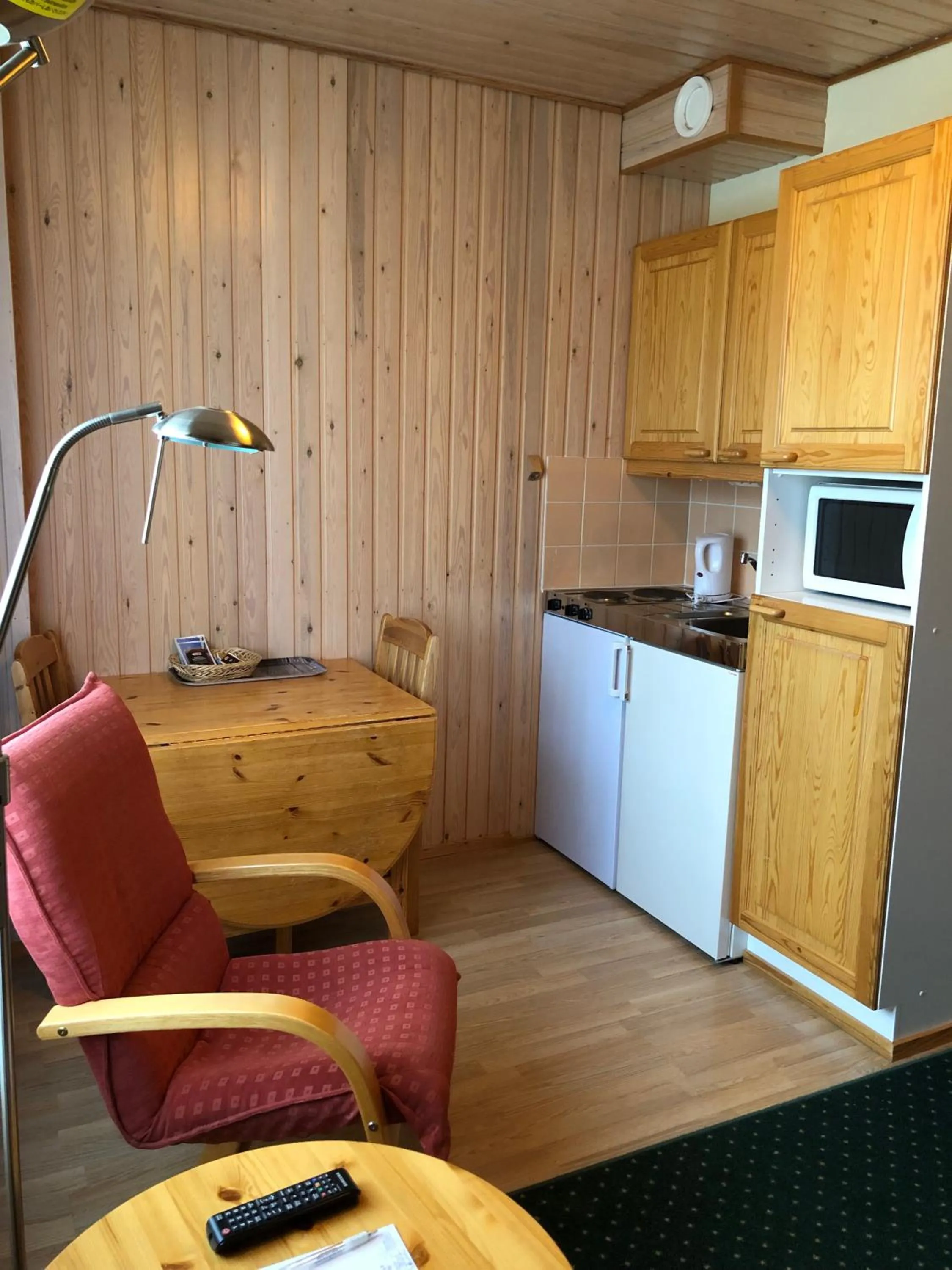 Kitchen or kitchenette in Santa's Hotel Tunturi