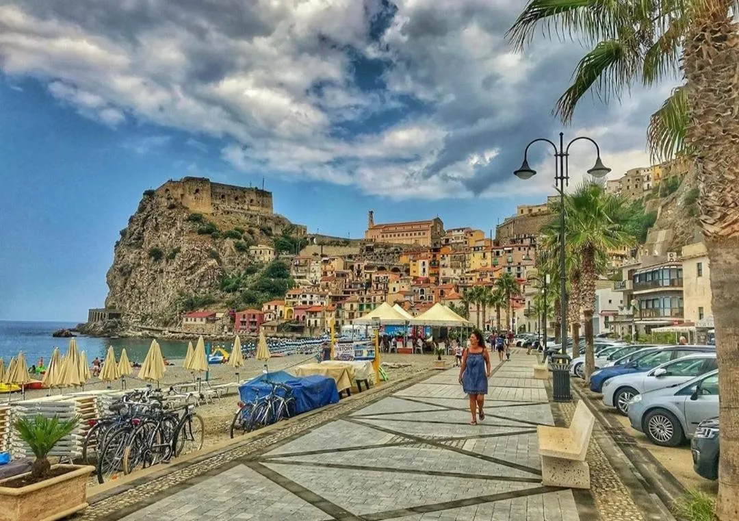 Property building in Romeo e Giulietta Scilla