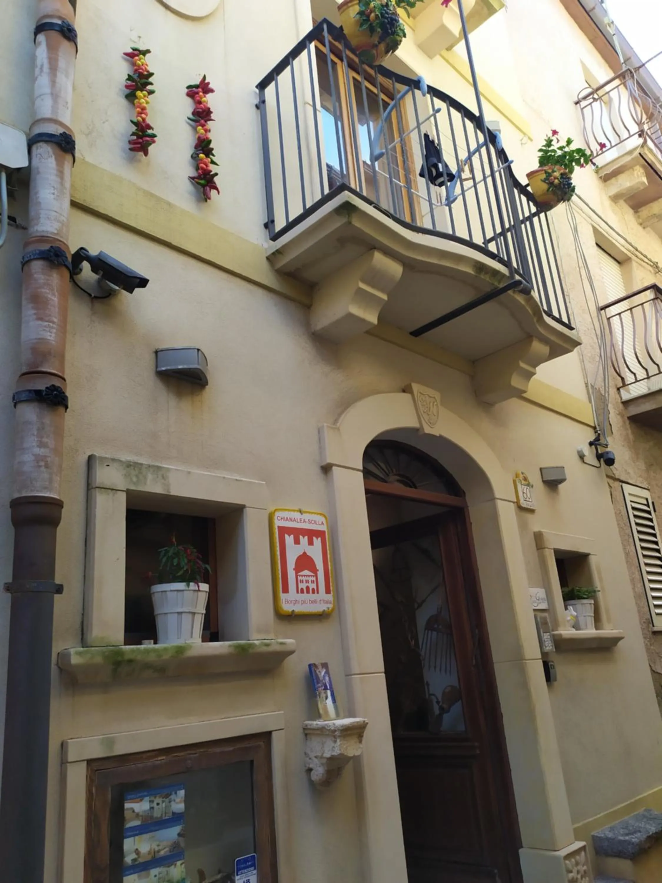 Property building in Romeo e Giulietta Scilla