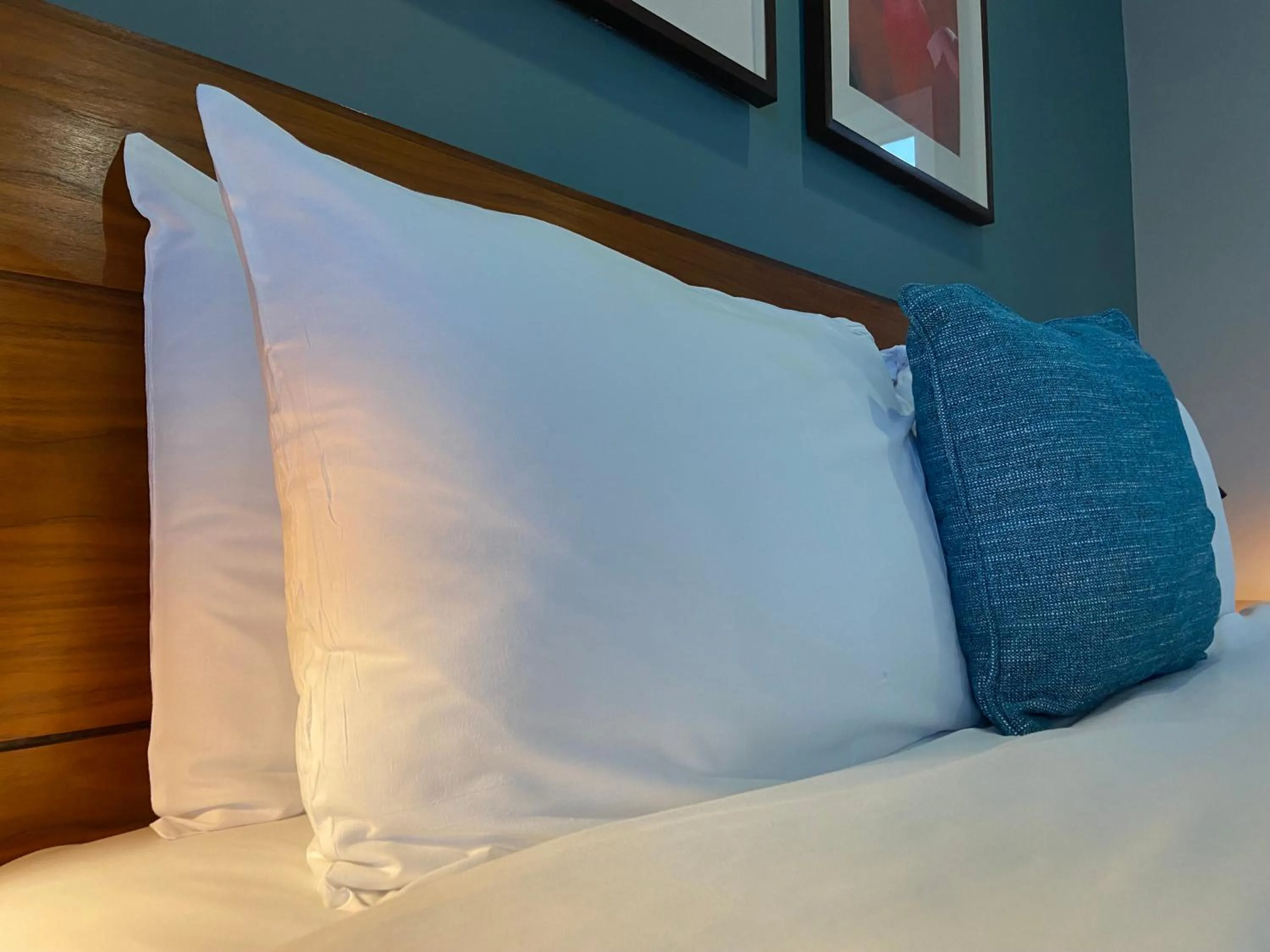 Bed in Best Western Ship Hotel