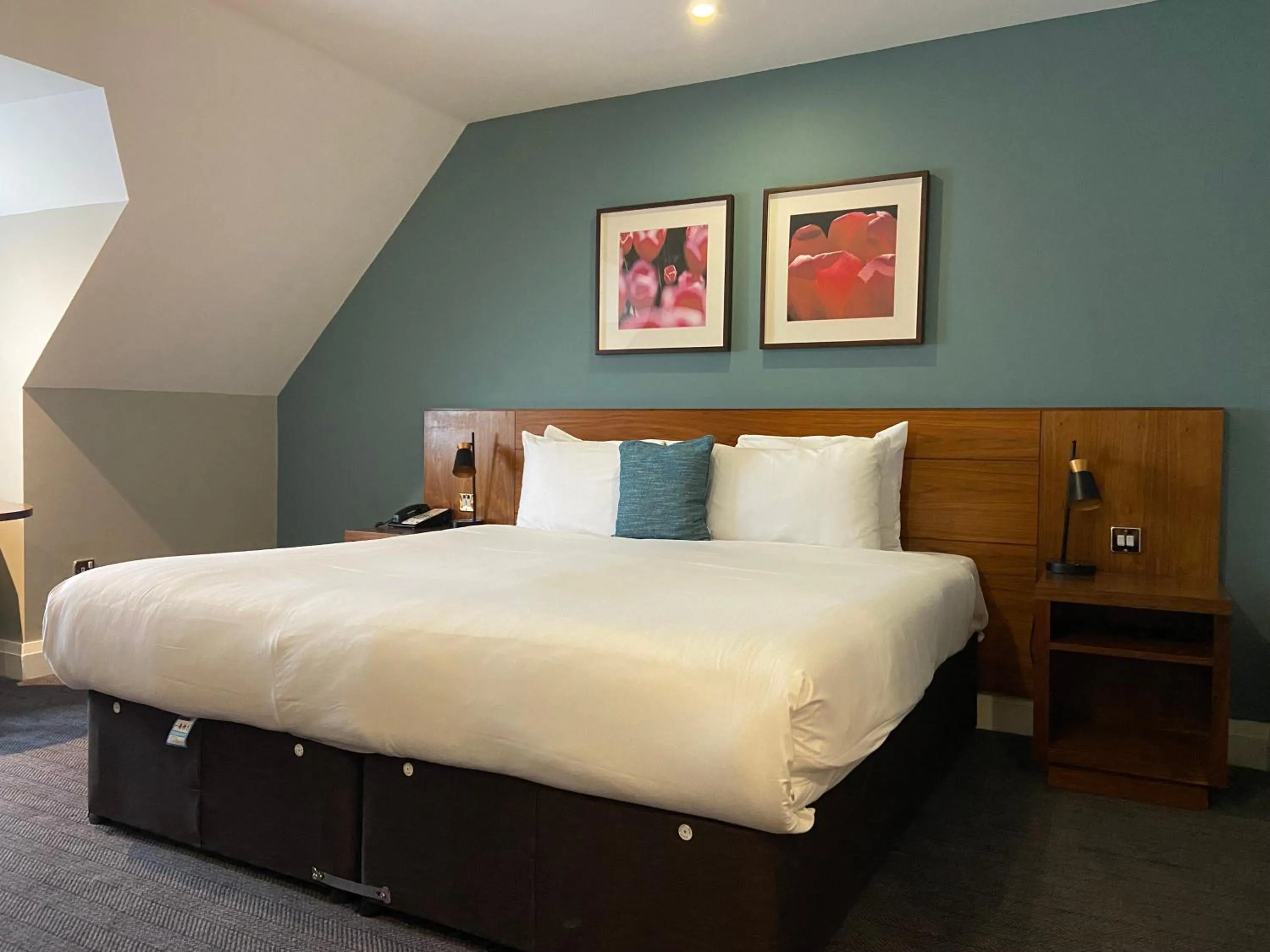 Bed in Best Western Ship Hotel