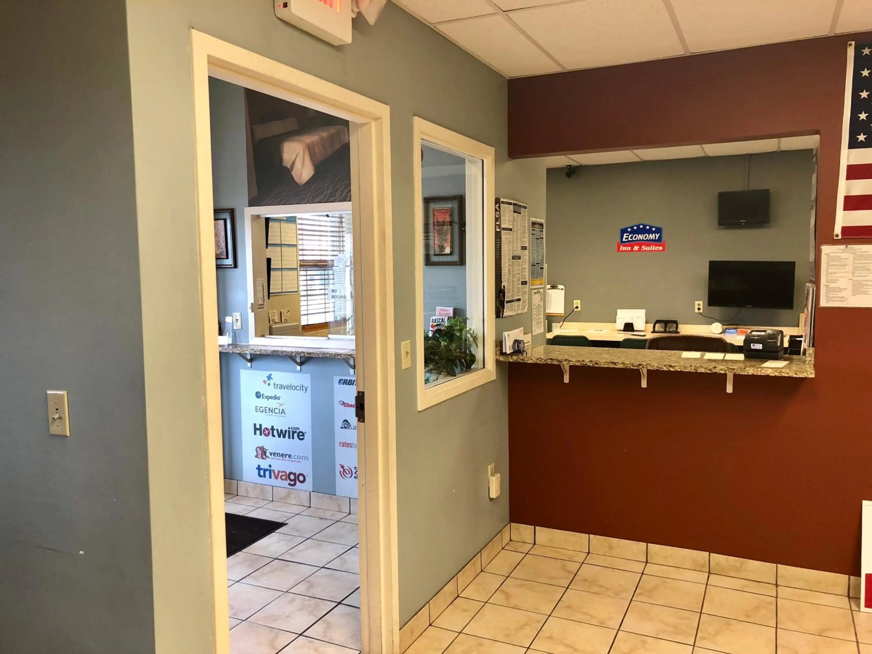 Economy Inn North Randall