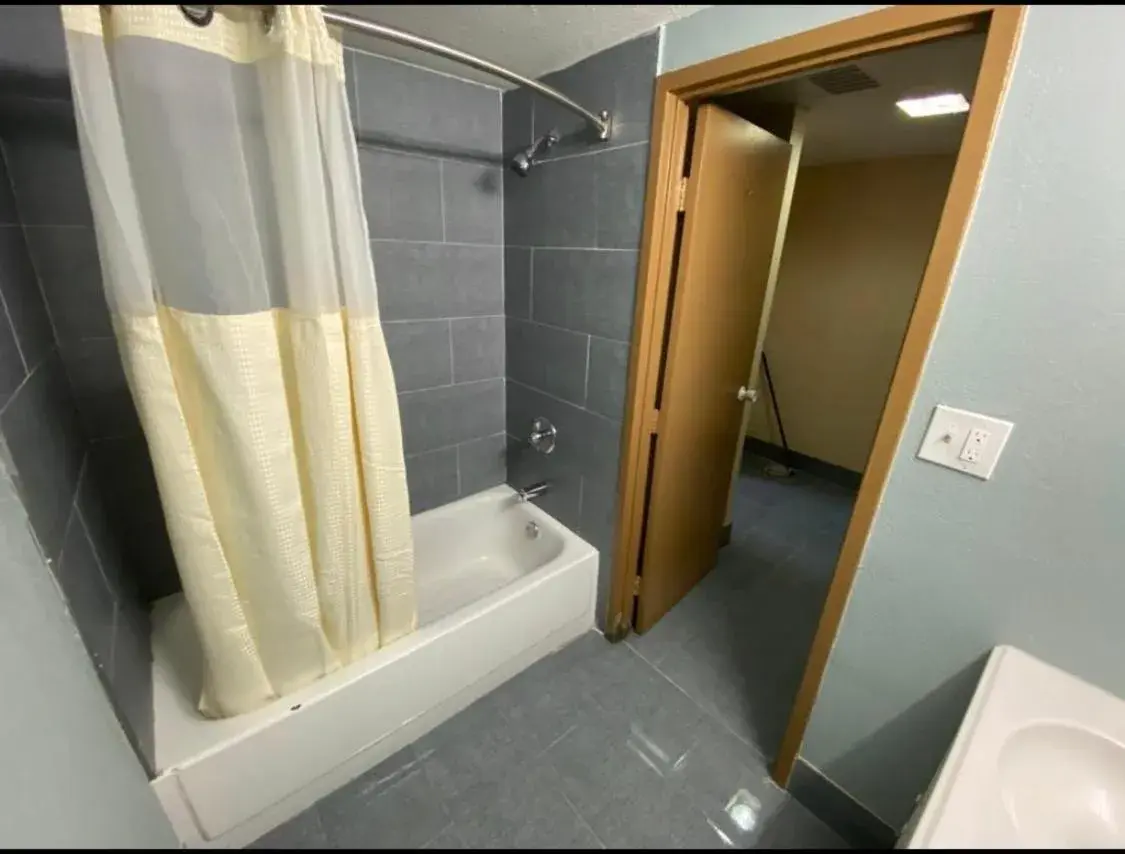 Double Room in Economy Inn North Randall Double Room in Economy Inn North Randall