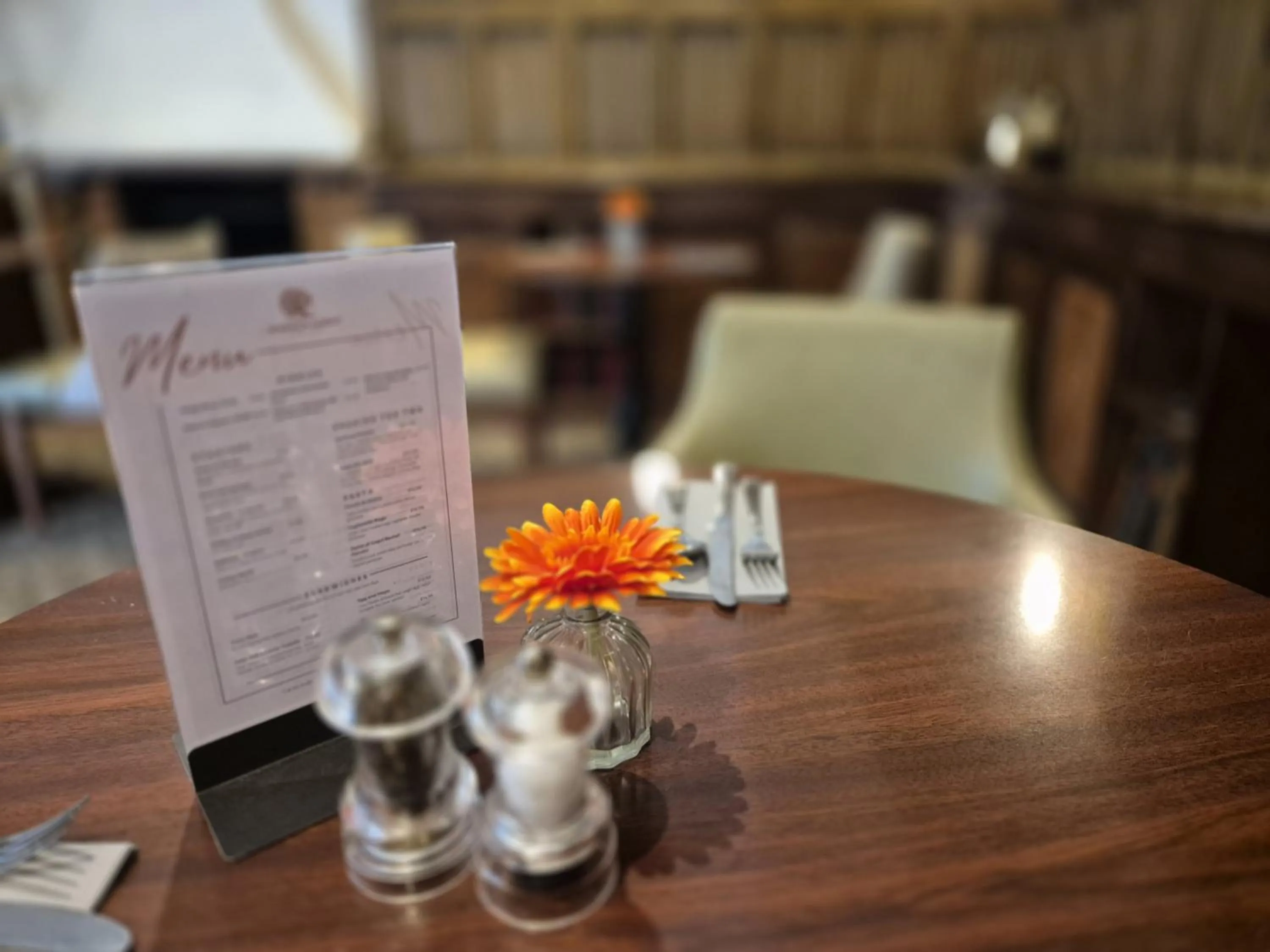 Restaurant/places to eat in Warren Lodge