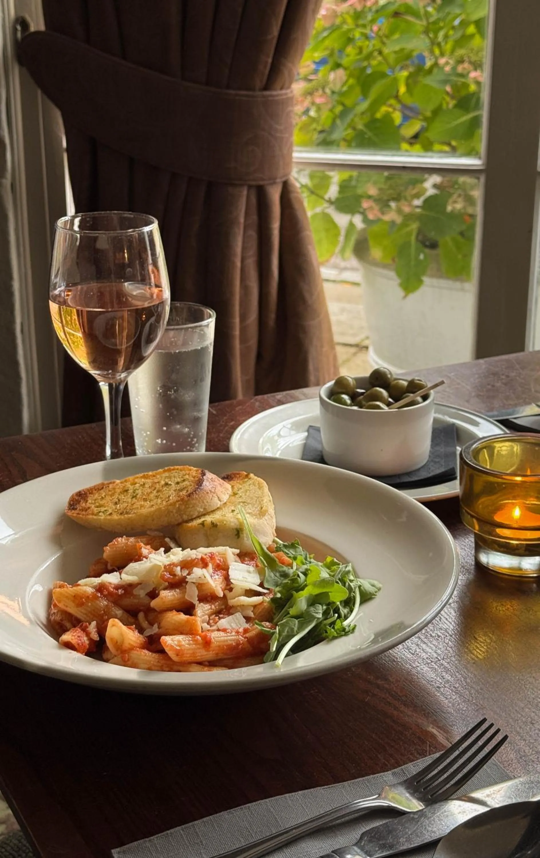 Food and drinks in Warren Lodge