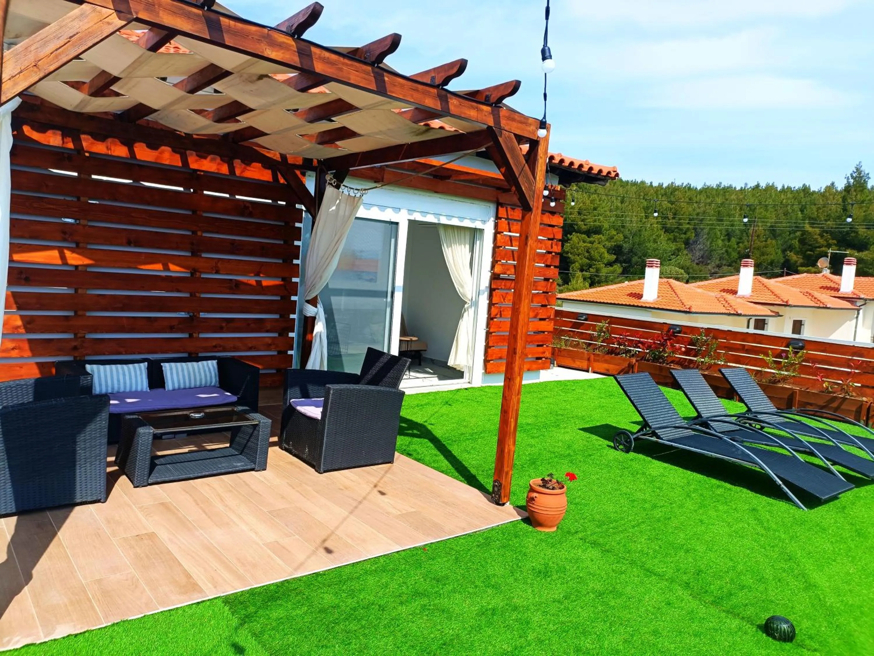 Salonikiou Beach Apartments & Villas