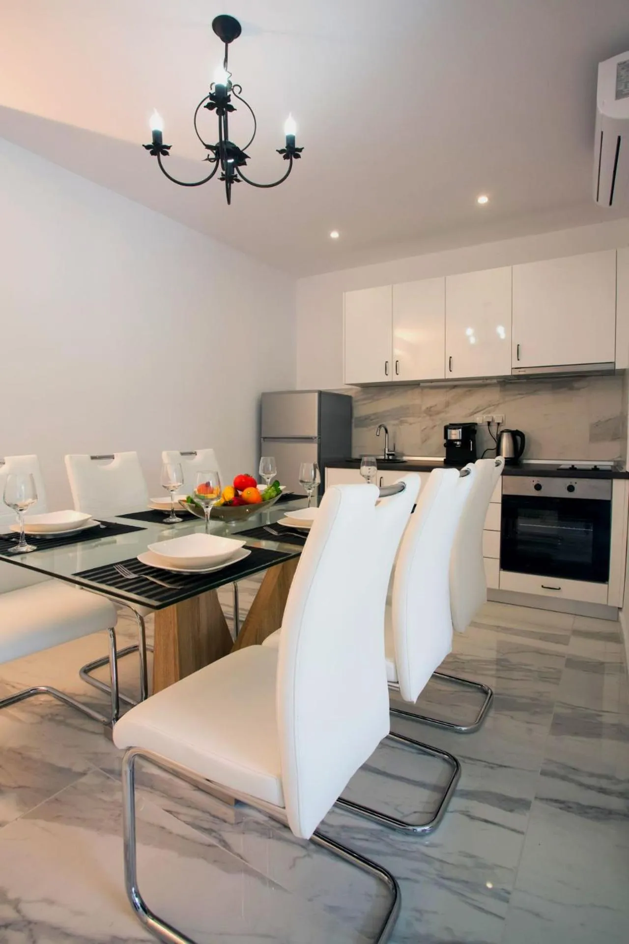 Kitchen or kitchenette in Salonikiou Beach Apartments & Villas
