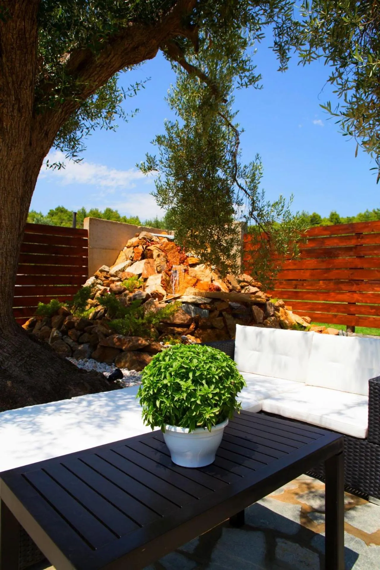 Seating area in Salonikiou Beach Apartments & Villas