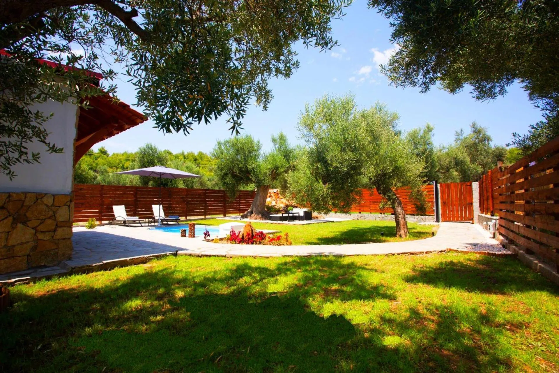 Day in Salonikiou Beach Apartments & Villas