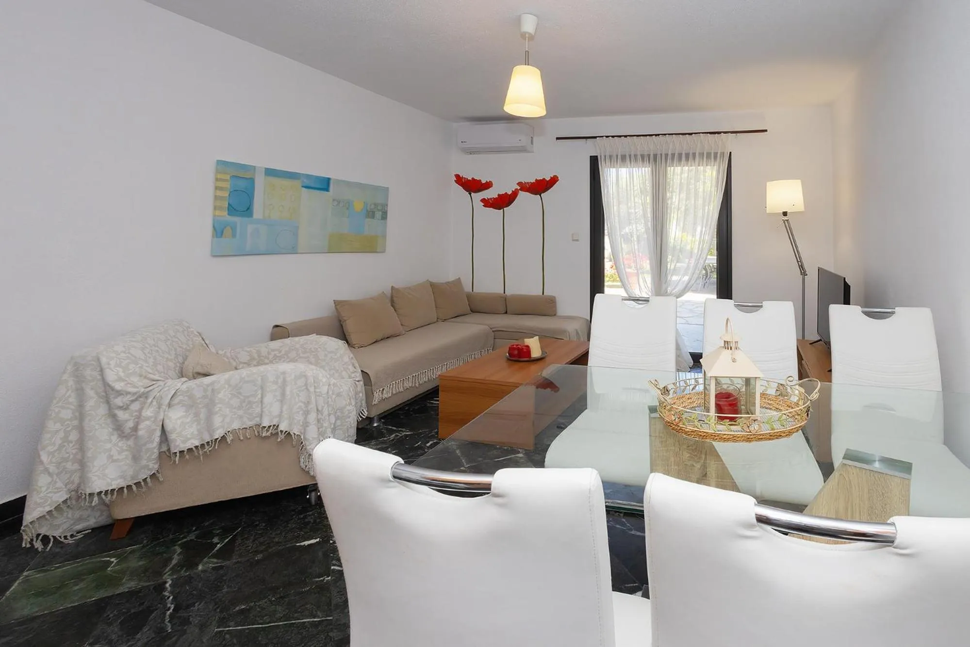 Living room in Salonikiou Beach Apartments & Villas