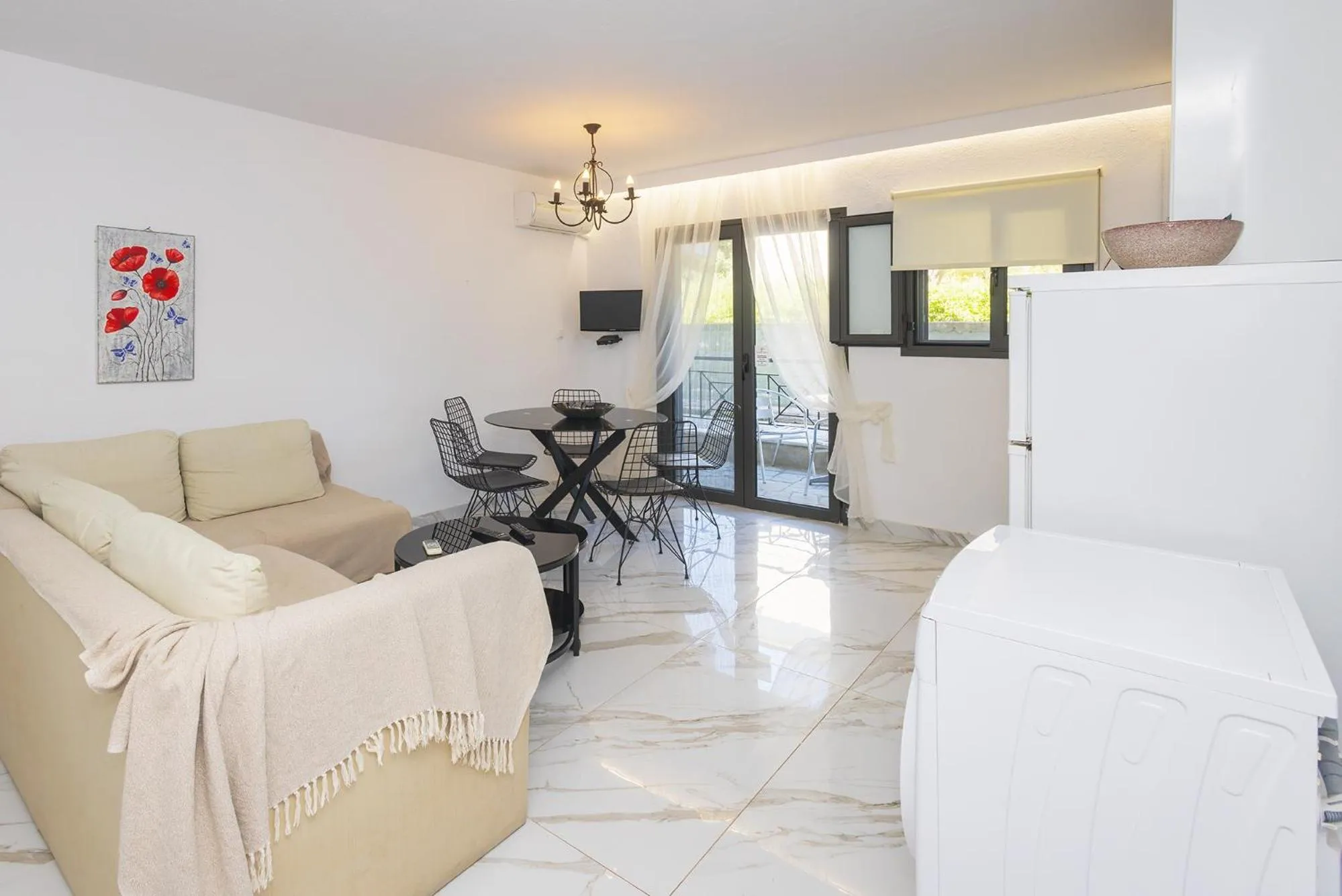 Seating area in Salonikiou Beach Apartments & Villas