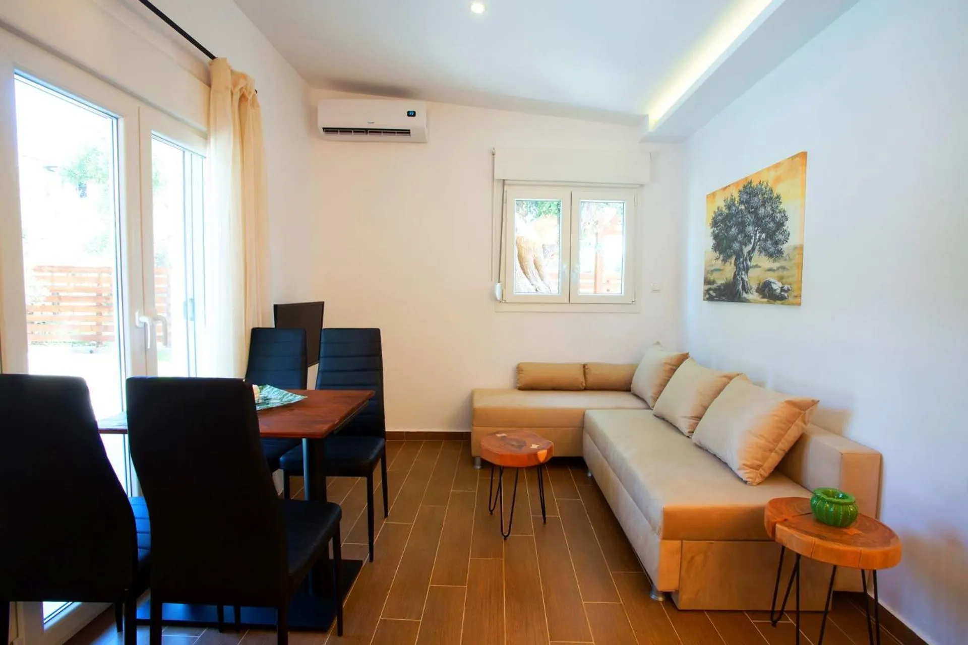 Living room in Salonikiou Beach Apartments & Villas