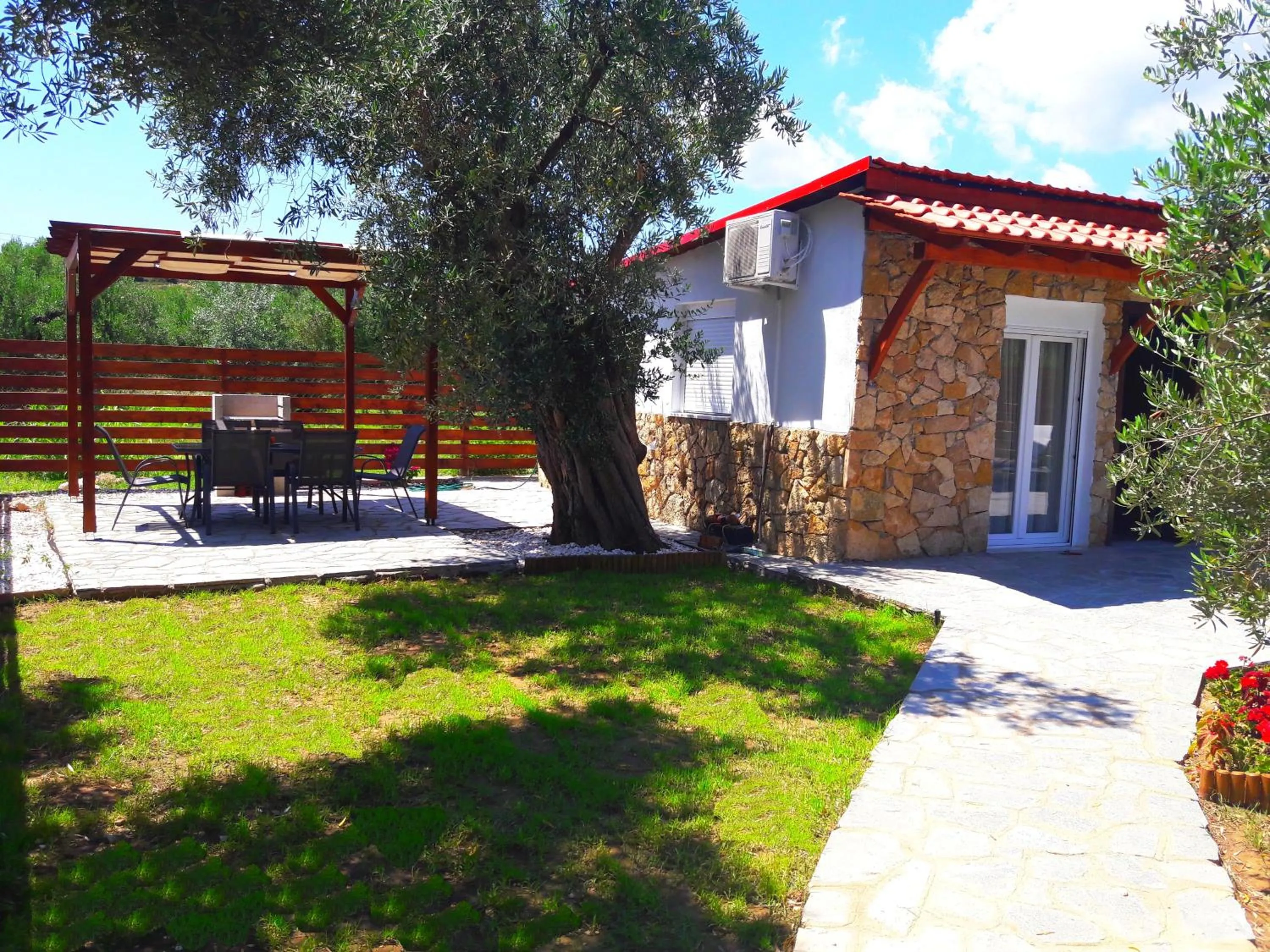 Facade/entrance in Salonikiou Beach Apartments & Villas