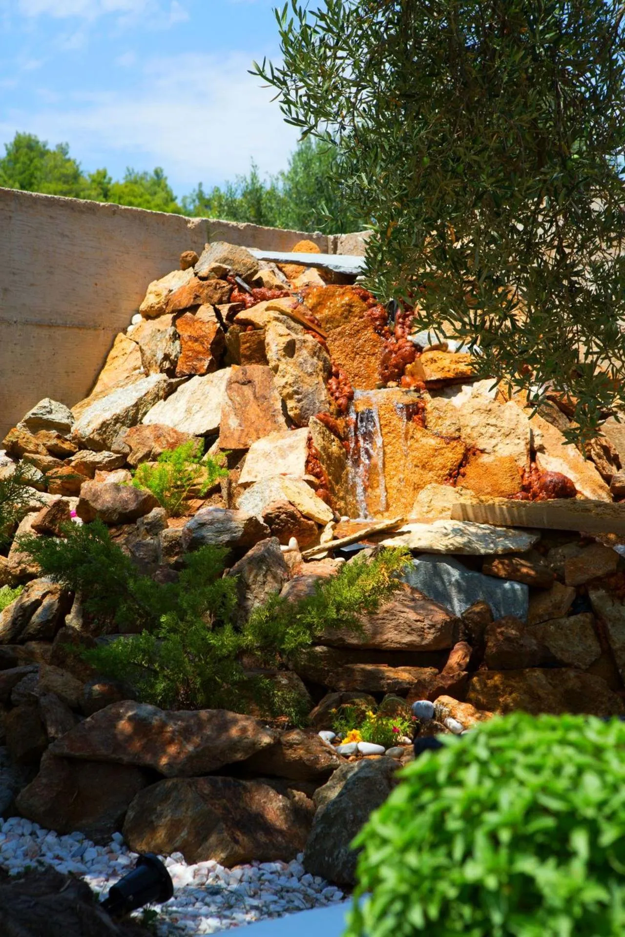 Decorative detail in Salonikiou Beach Apartments & Villas