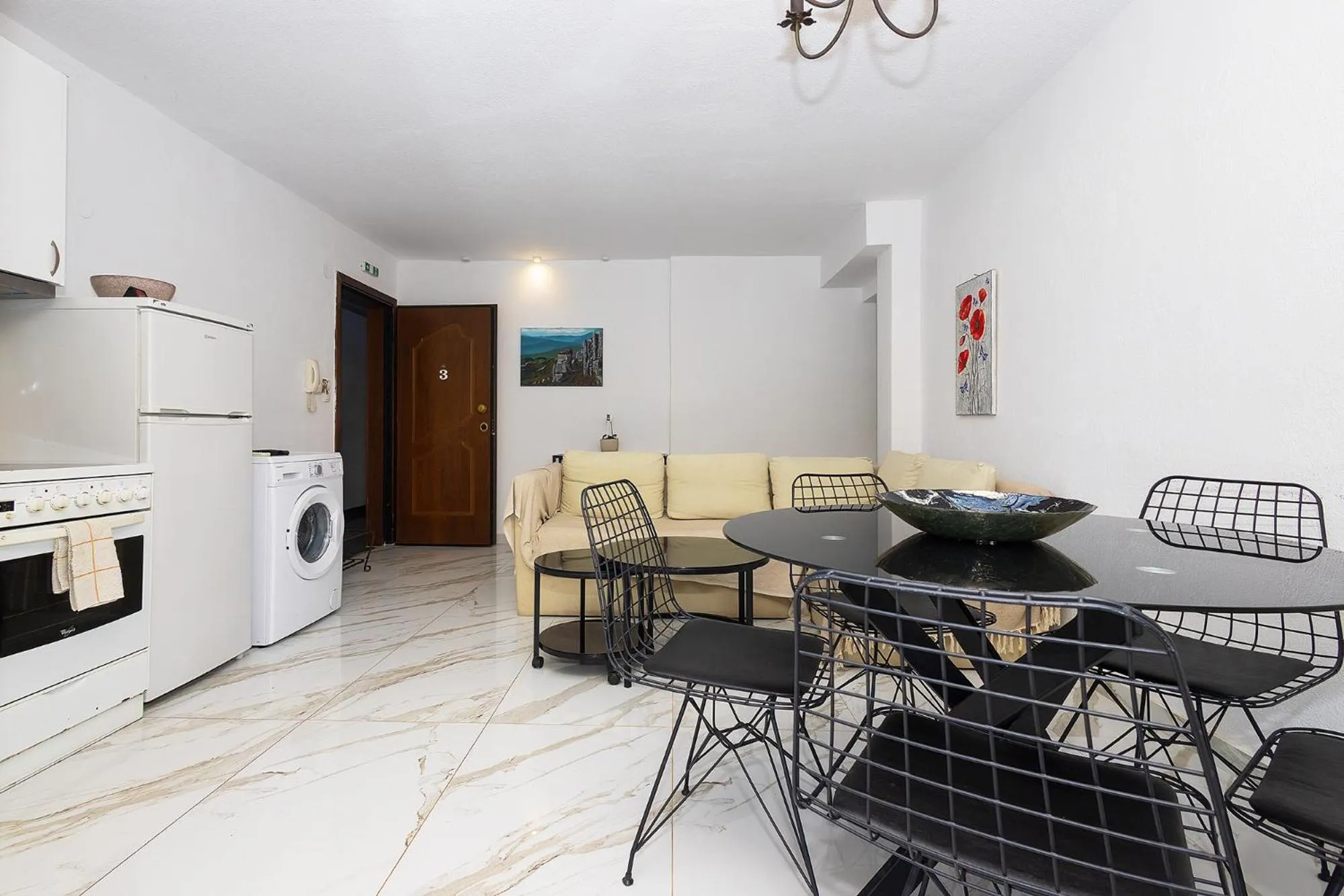 Seating area in Salonikiou Beach Apartments & Villas