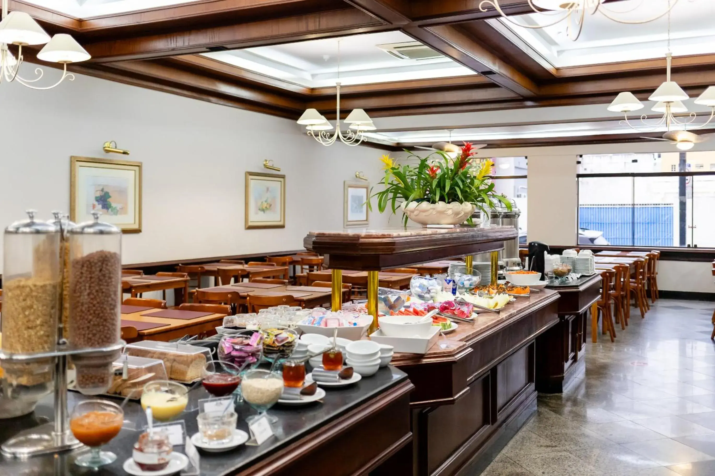 Restaurant/places to eat in Hotel Carlton Plaza Restaurant/places to eat in Hotel Carlton Plaza