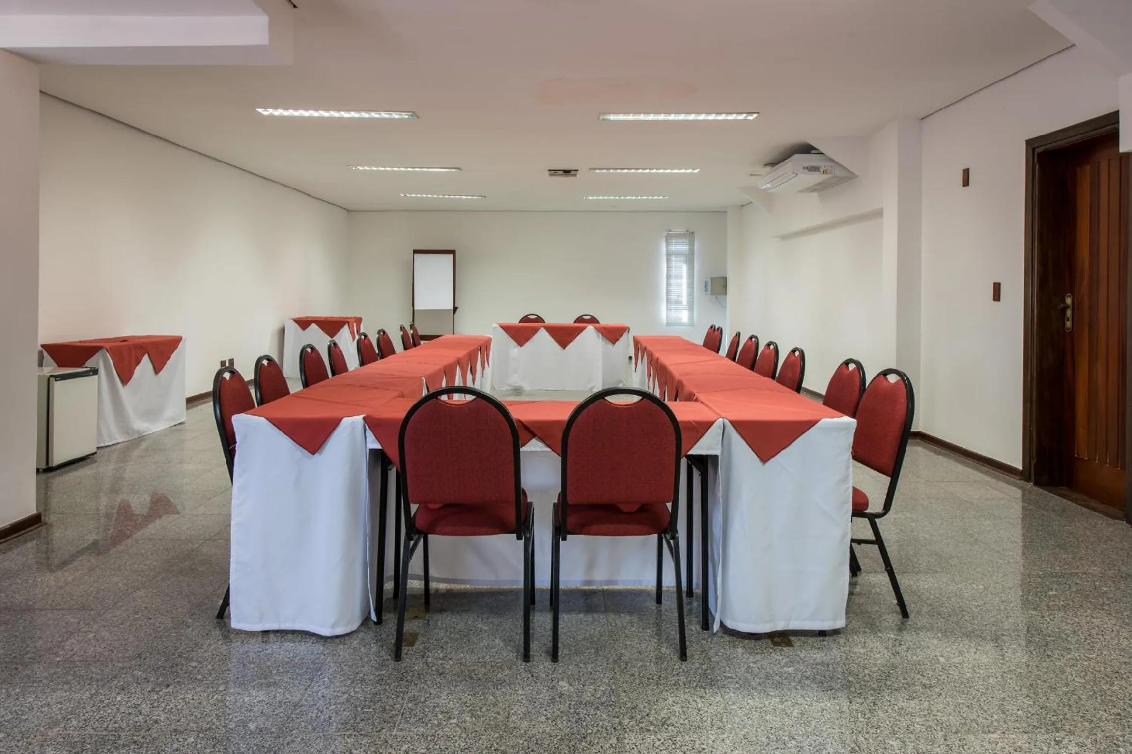 Business facilities in Hotel Carlton Plaza
