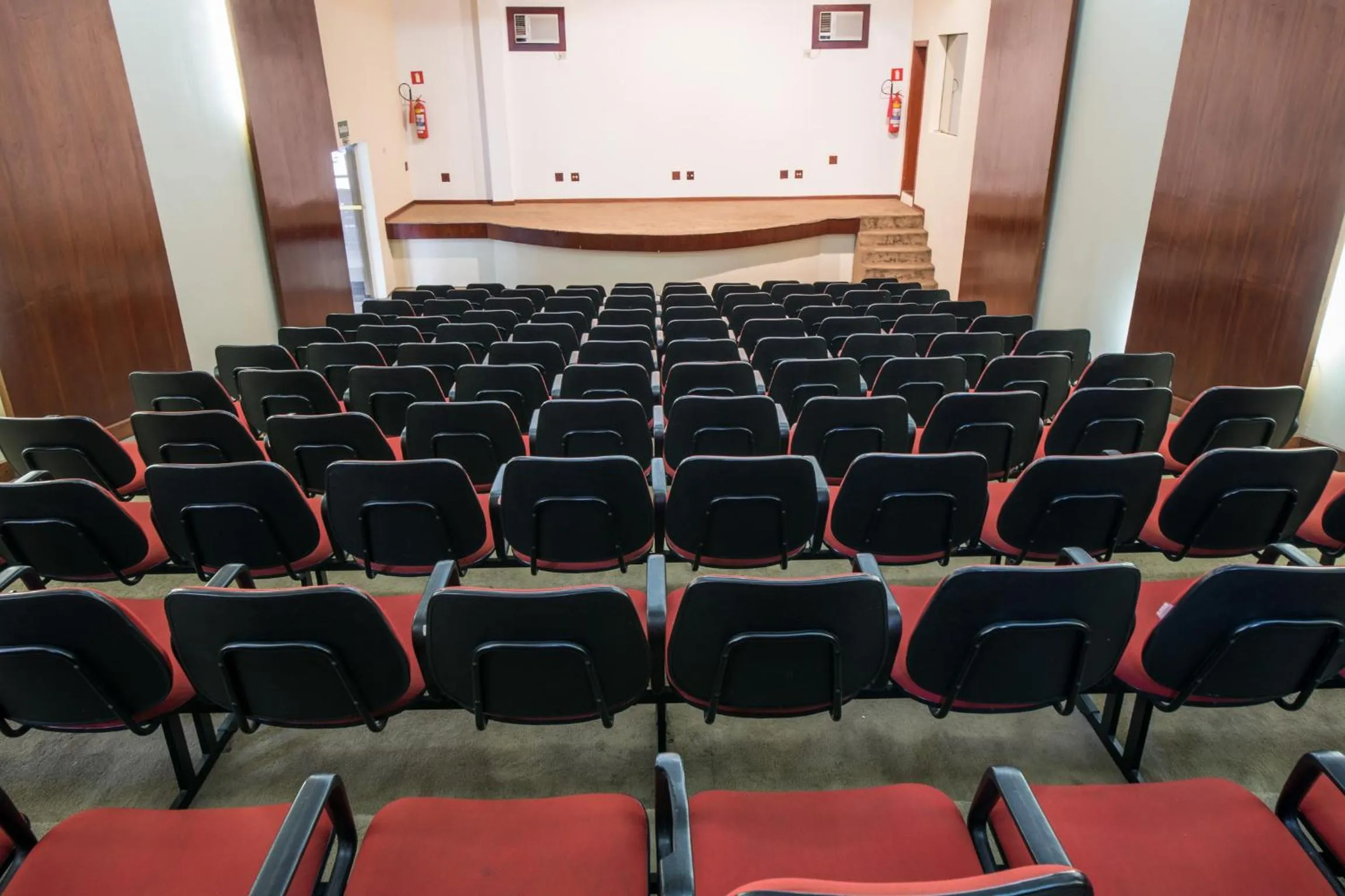 Business facilities in Hotel Carlton Plaza