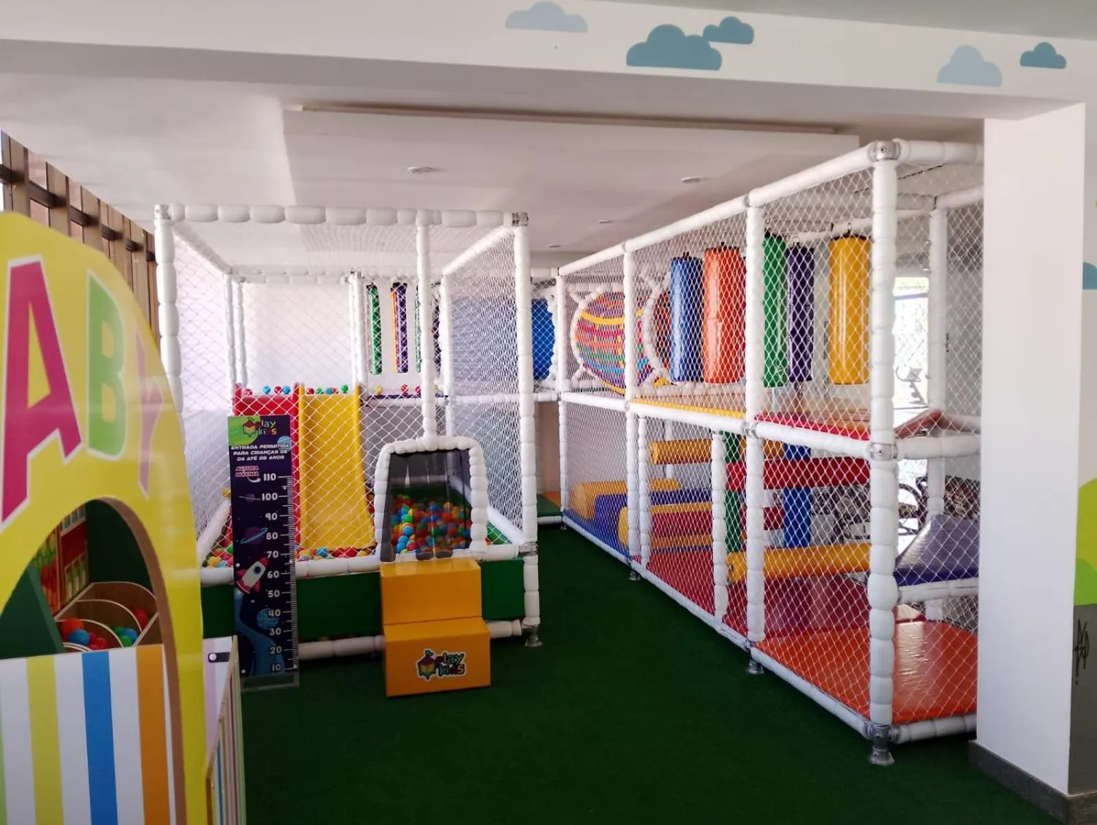 children in Hotel Carlton Plaza