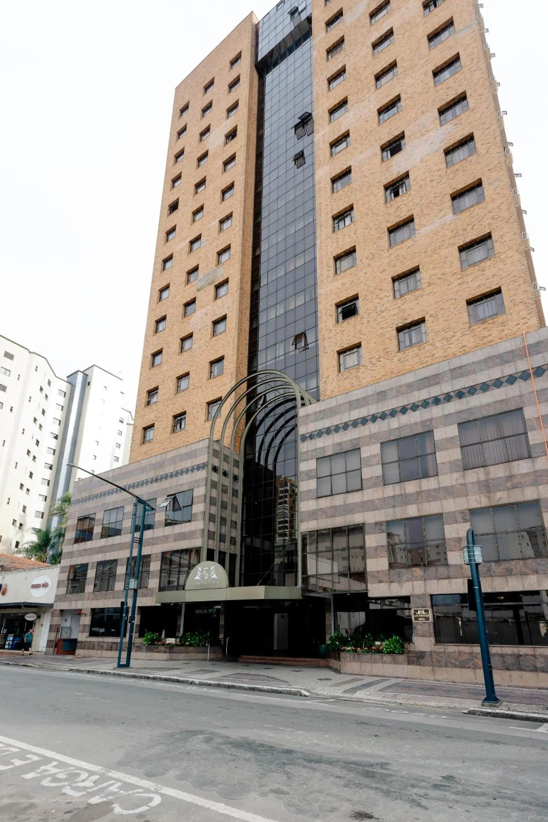 Facade/entrance in Hotel Carlton Plaza