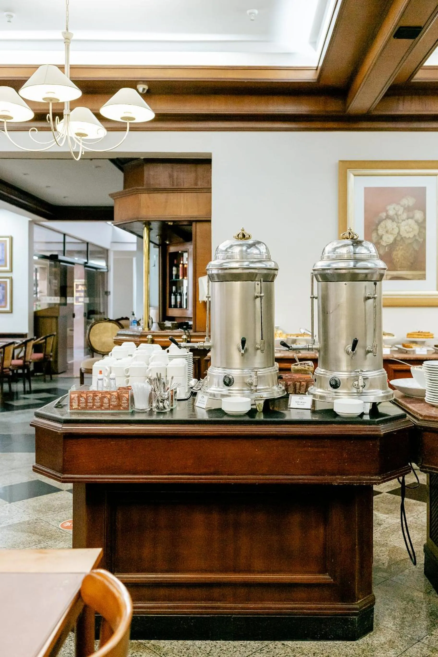 Breakfast in Hotel Carlton Plaza