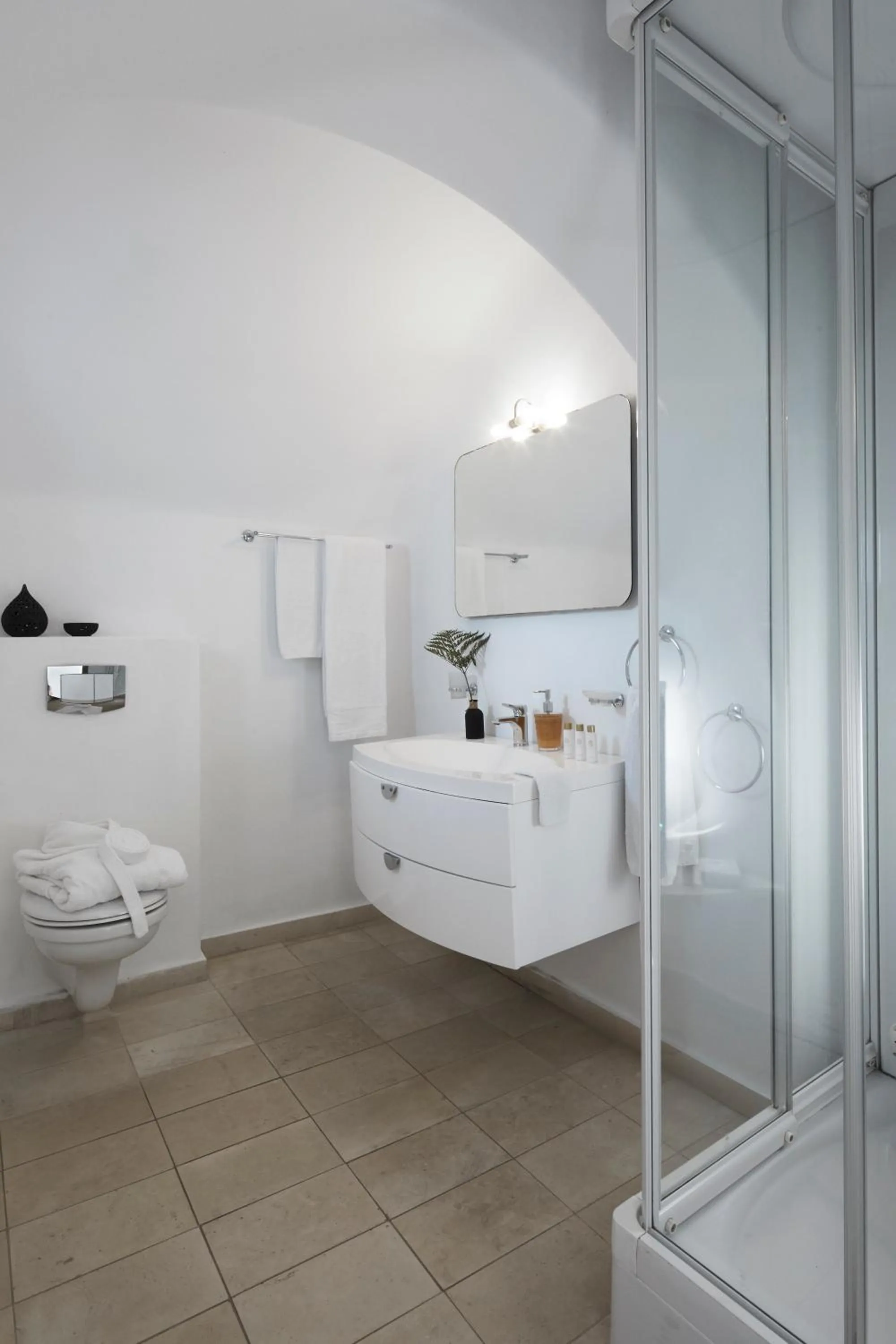 Shower in Santorini Princess Presidential Suites