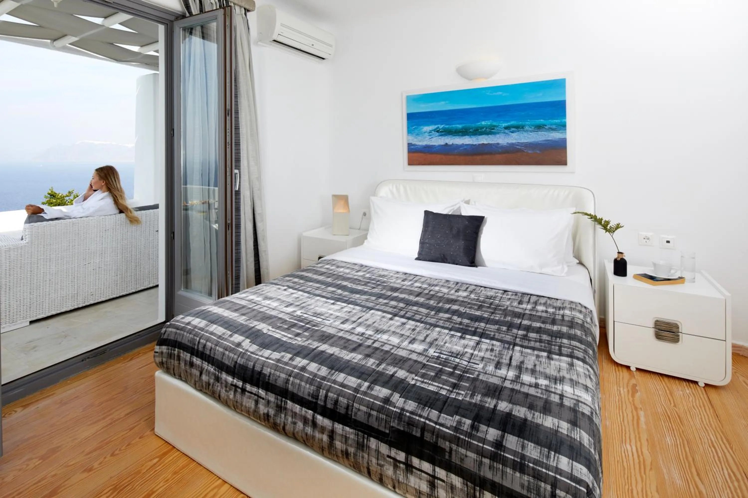 Bed in Santorini Princess Presidential Suites