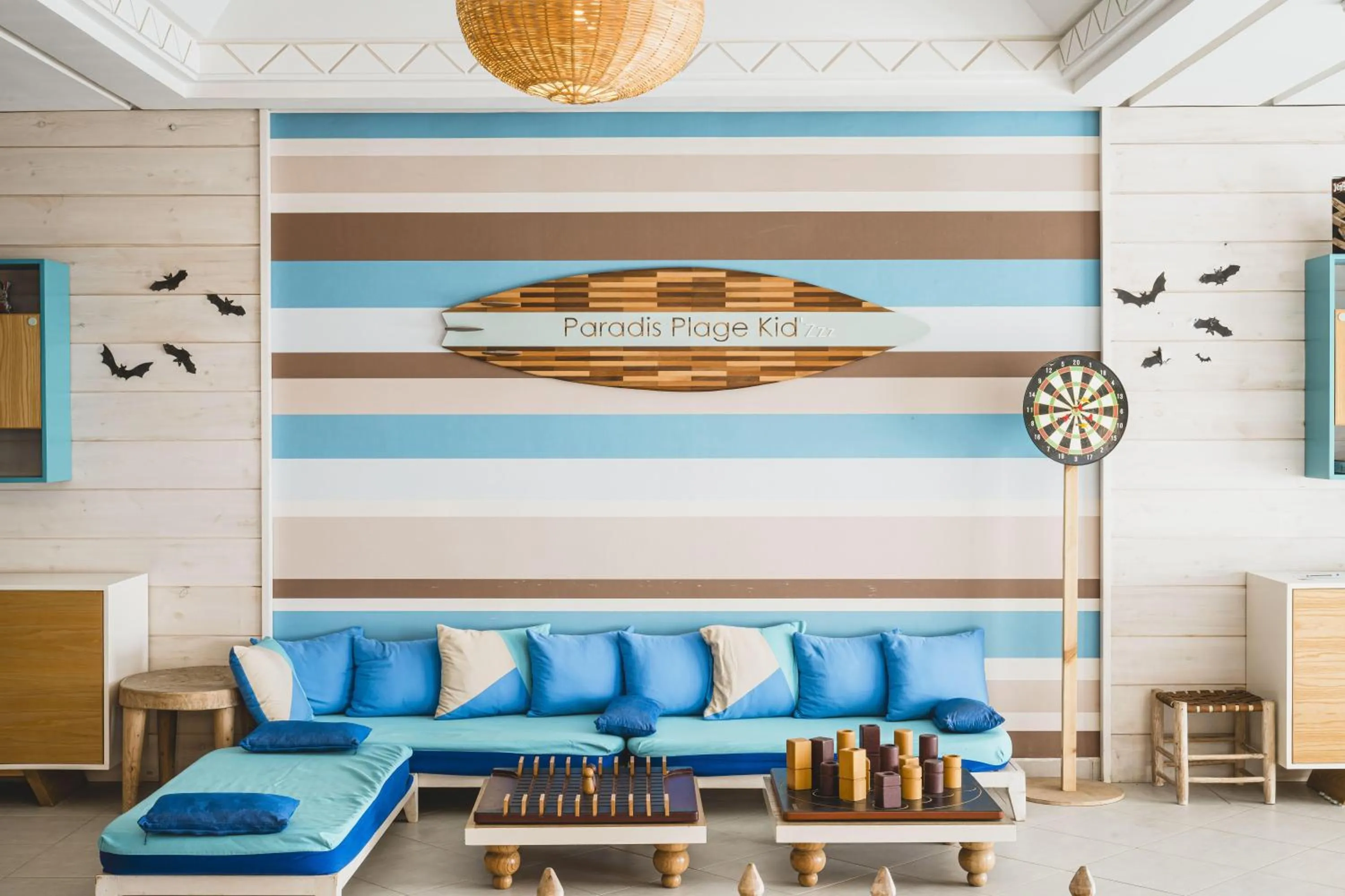 Family in Paradis Plage Surf Yoga & Spa