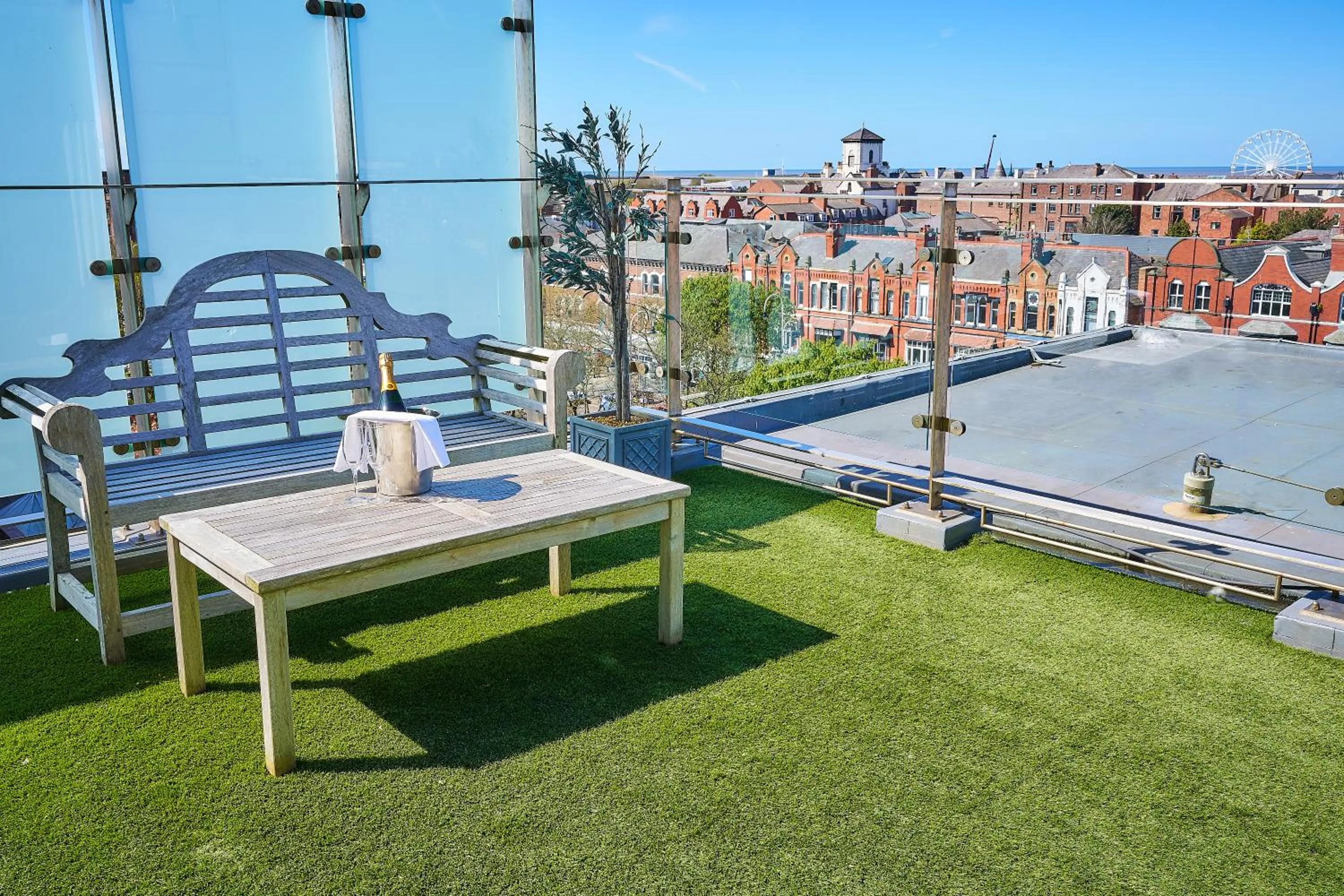 Balcony/Terrace in The Vincent Hotel