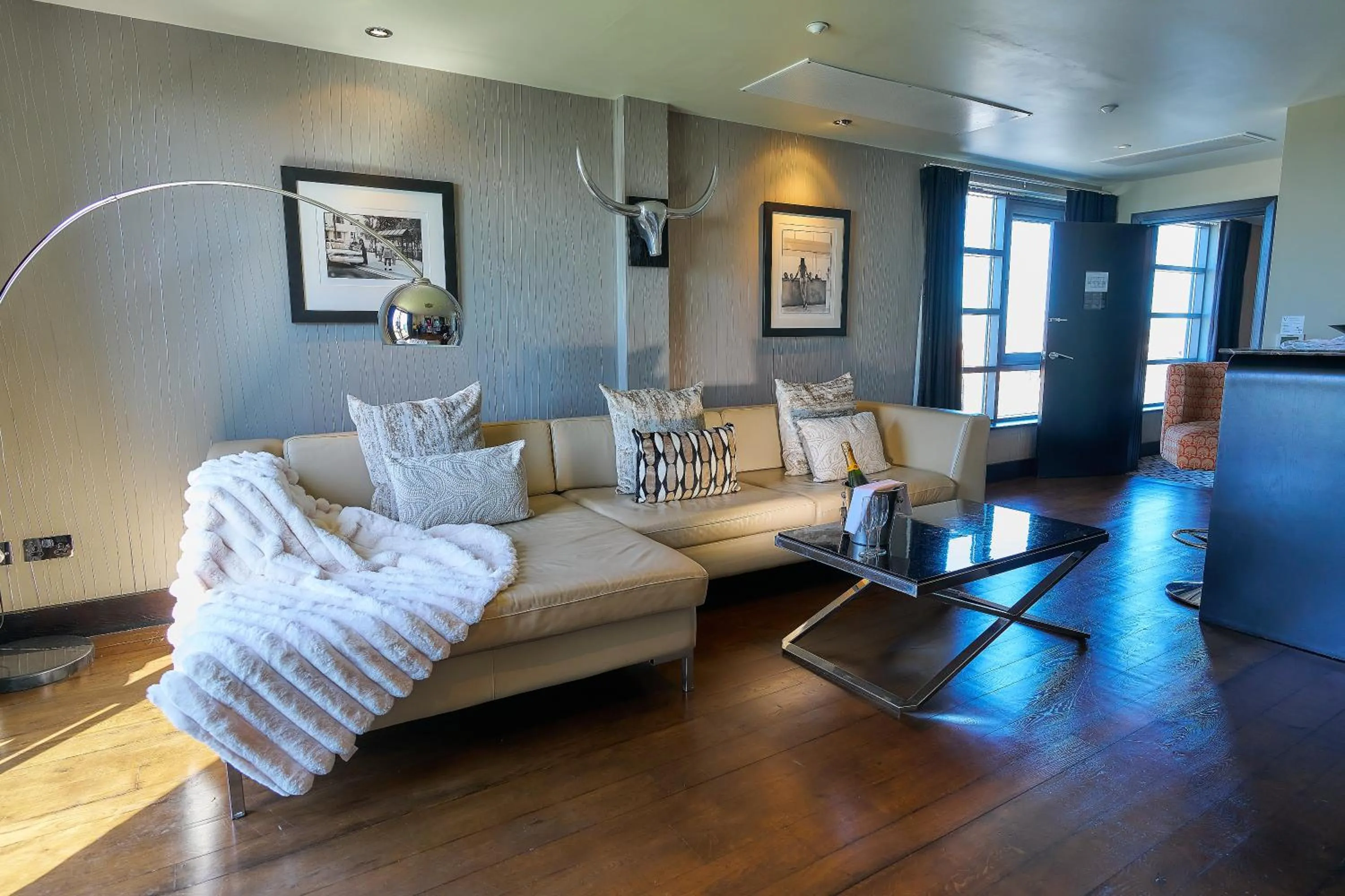 Lounge or bar in The Vincent Hotel