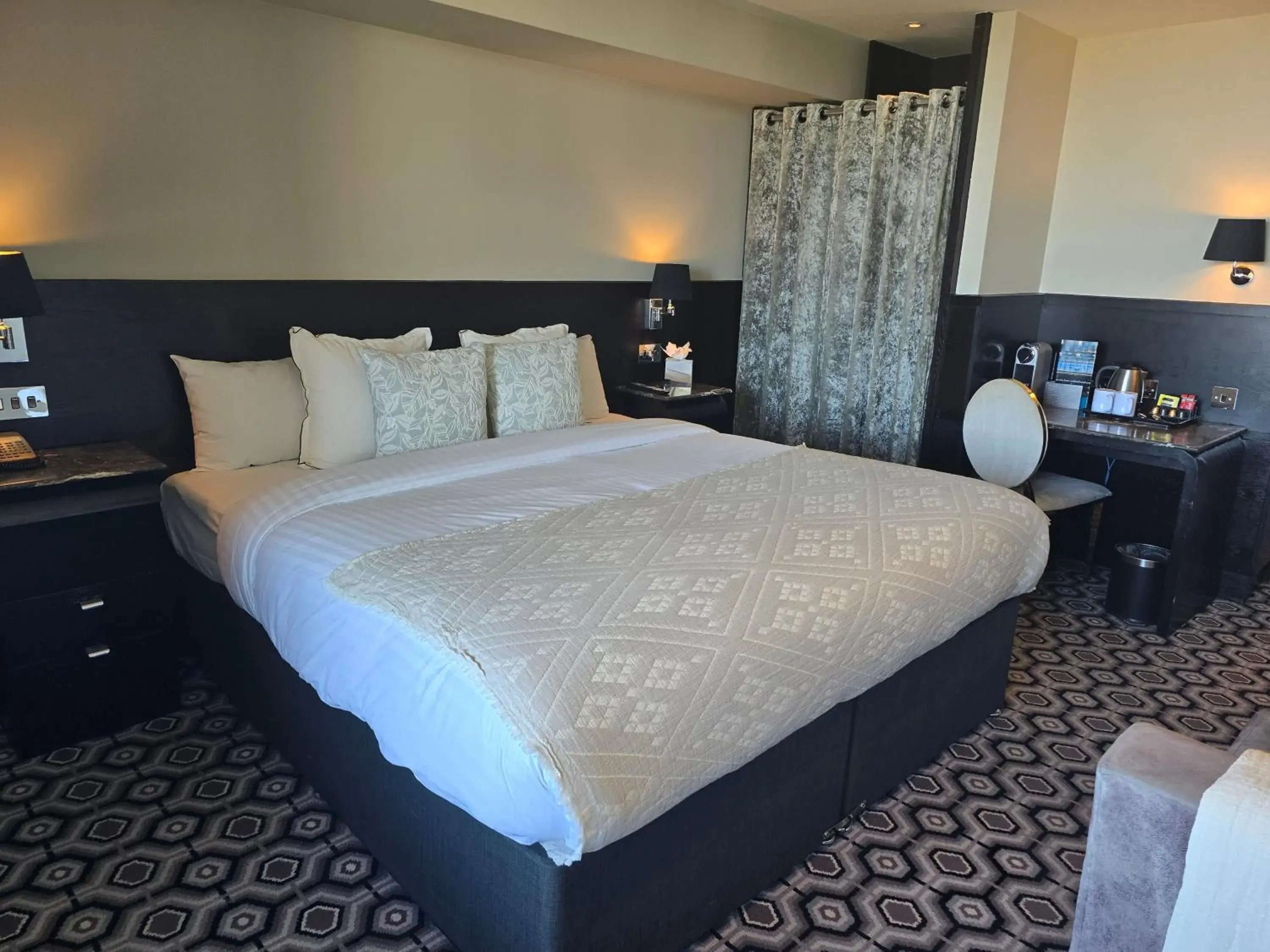 Bed in The Vincent Hotel Bed in The Vincent Hotel