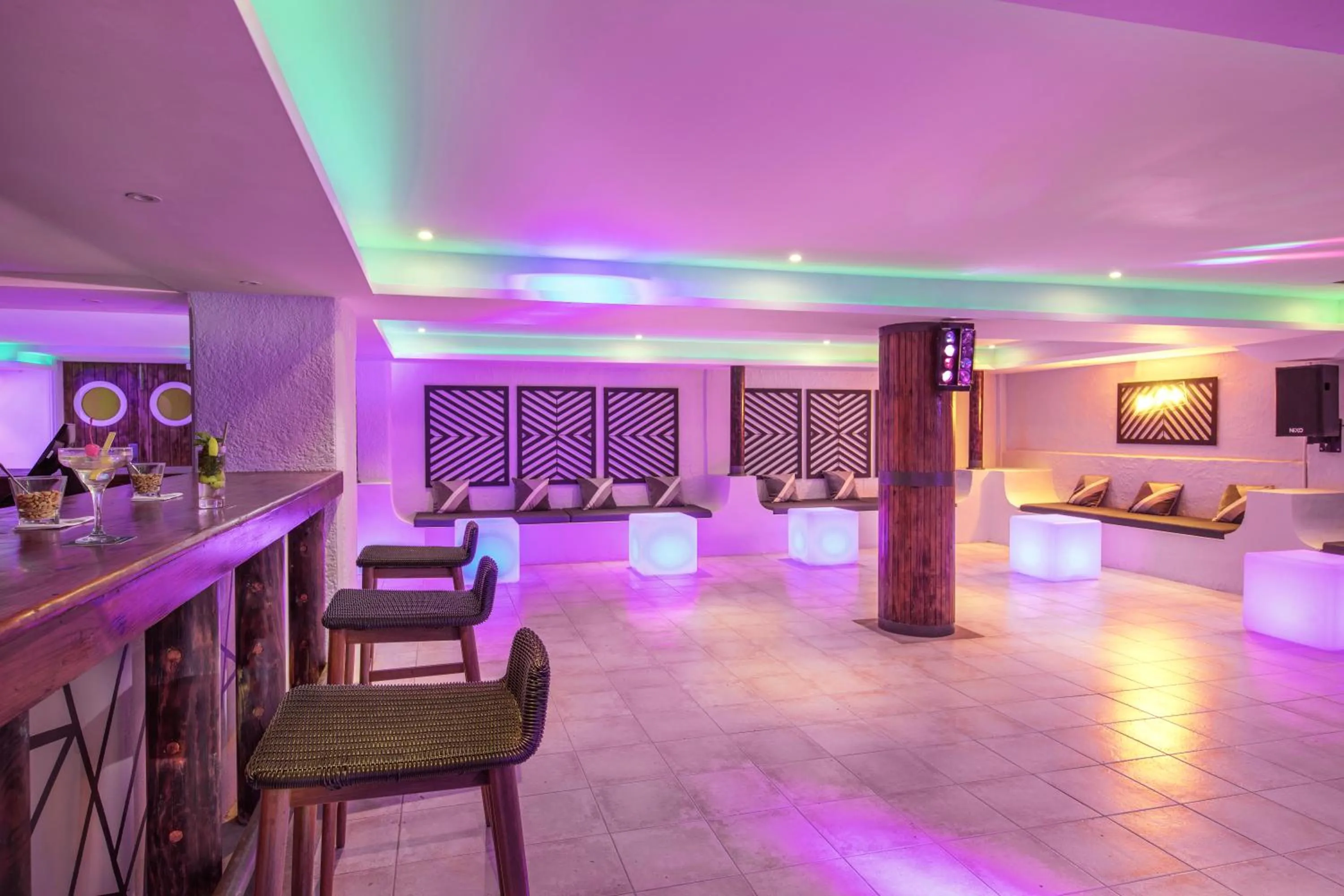 Nightclub / DJ in Mauricia Beachcomber Resort & Spa