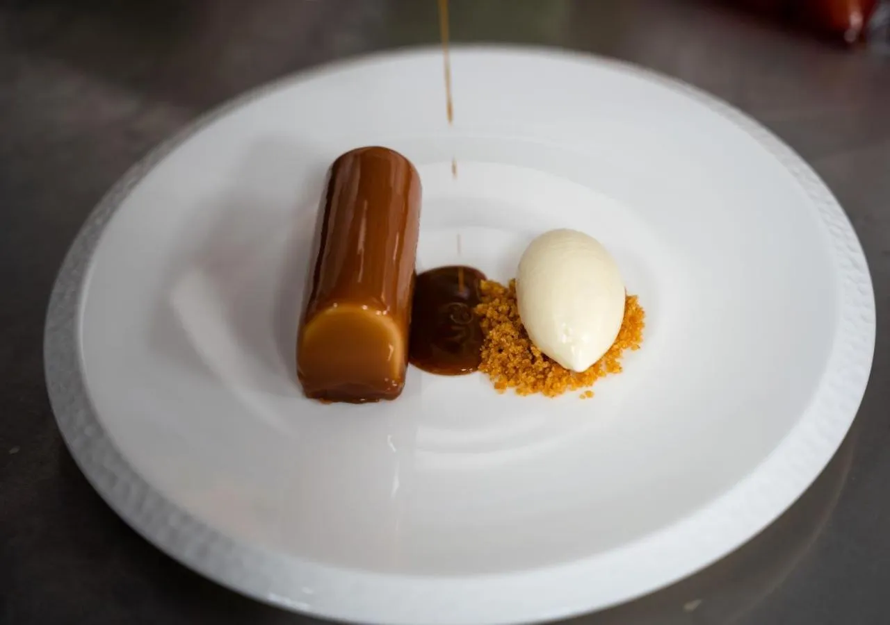 Restaurant/places to eat in Storrs Hall Hotel on the shore of Lake Windermere