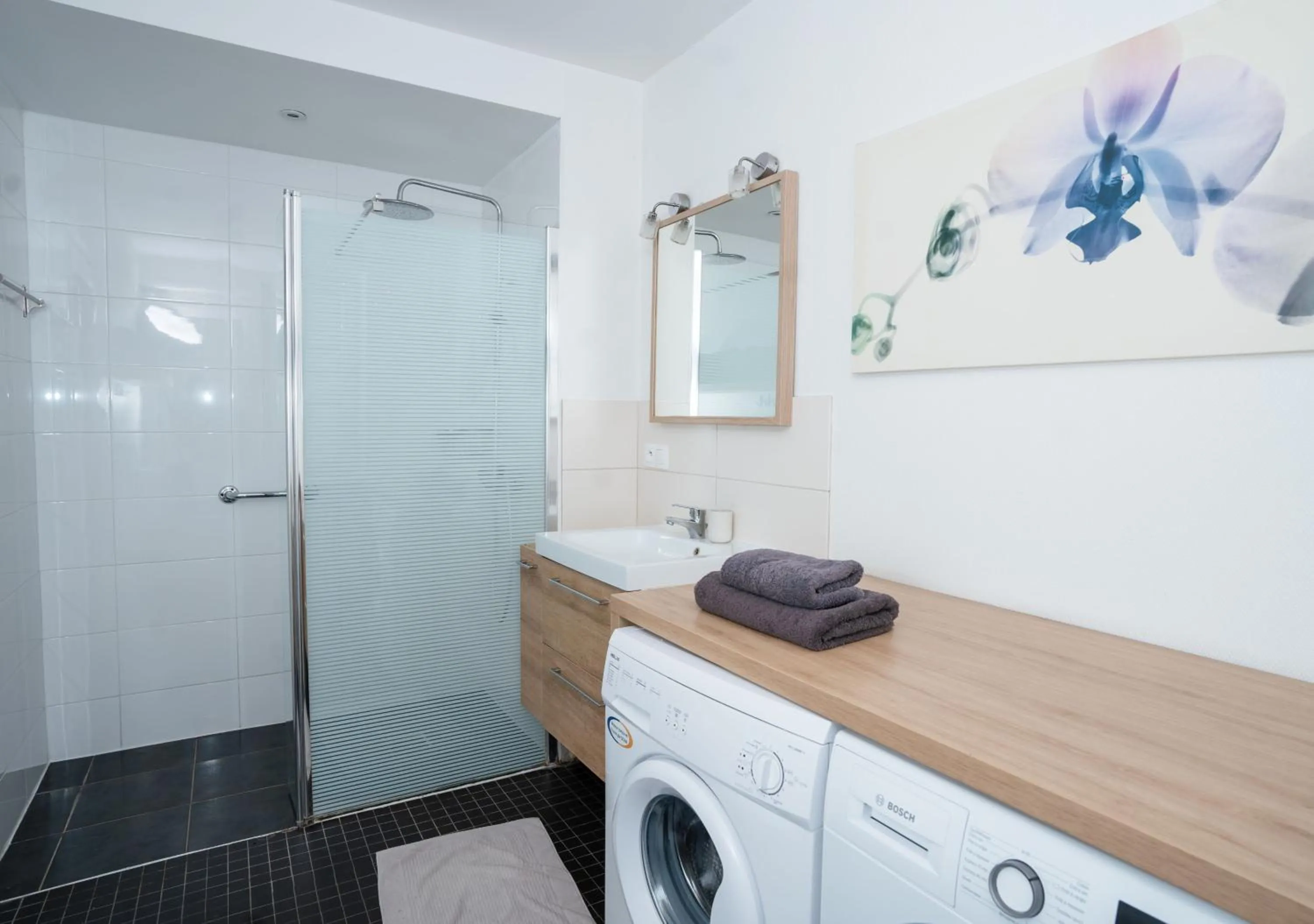 Bathroom in Charmant appartement avec terrasse dans villa