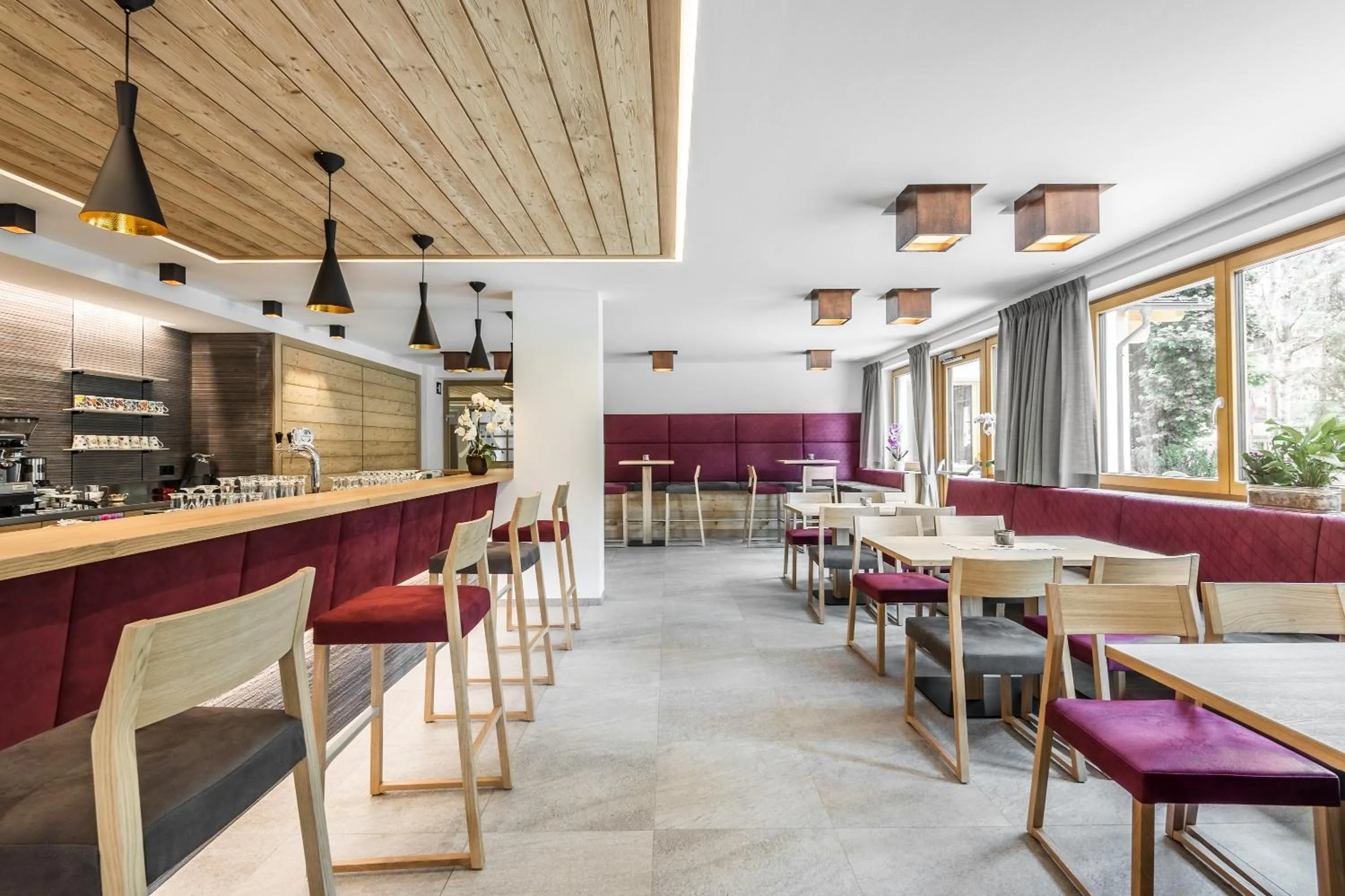 Lounge or bar in Hotel Miramonti Badia