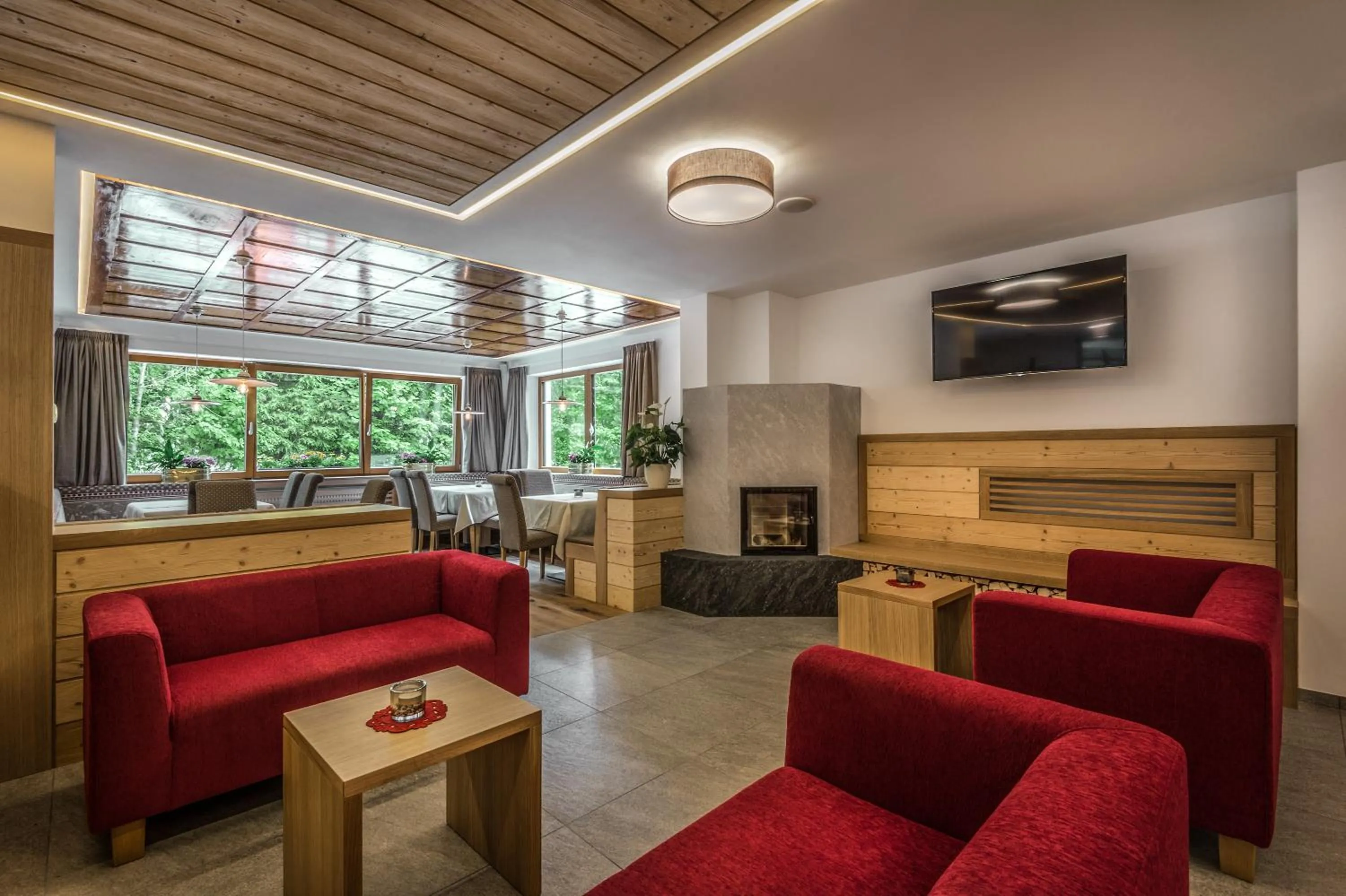 Communal lounge/ TV room in Hotel Miramonti Badia