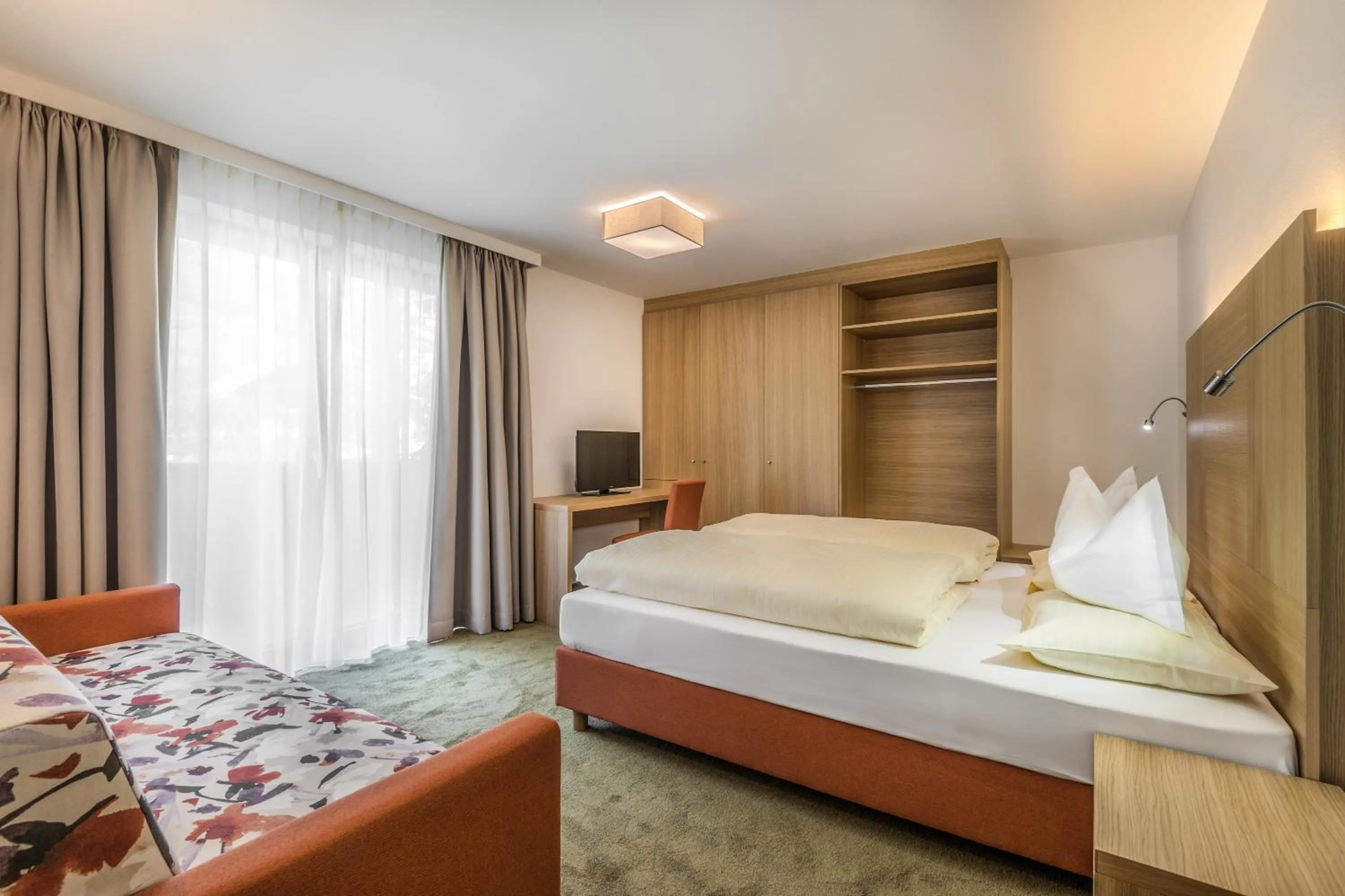 Photo of the whole room, Bed in Hotel Miramonti Badia