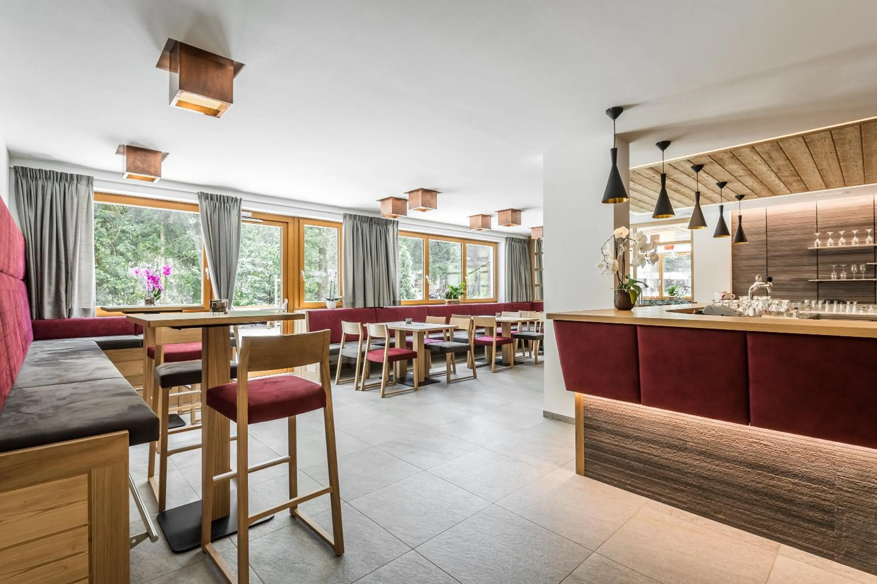 Lounge or bar in Hotel Miramonti Badia