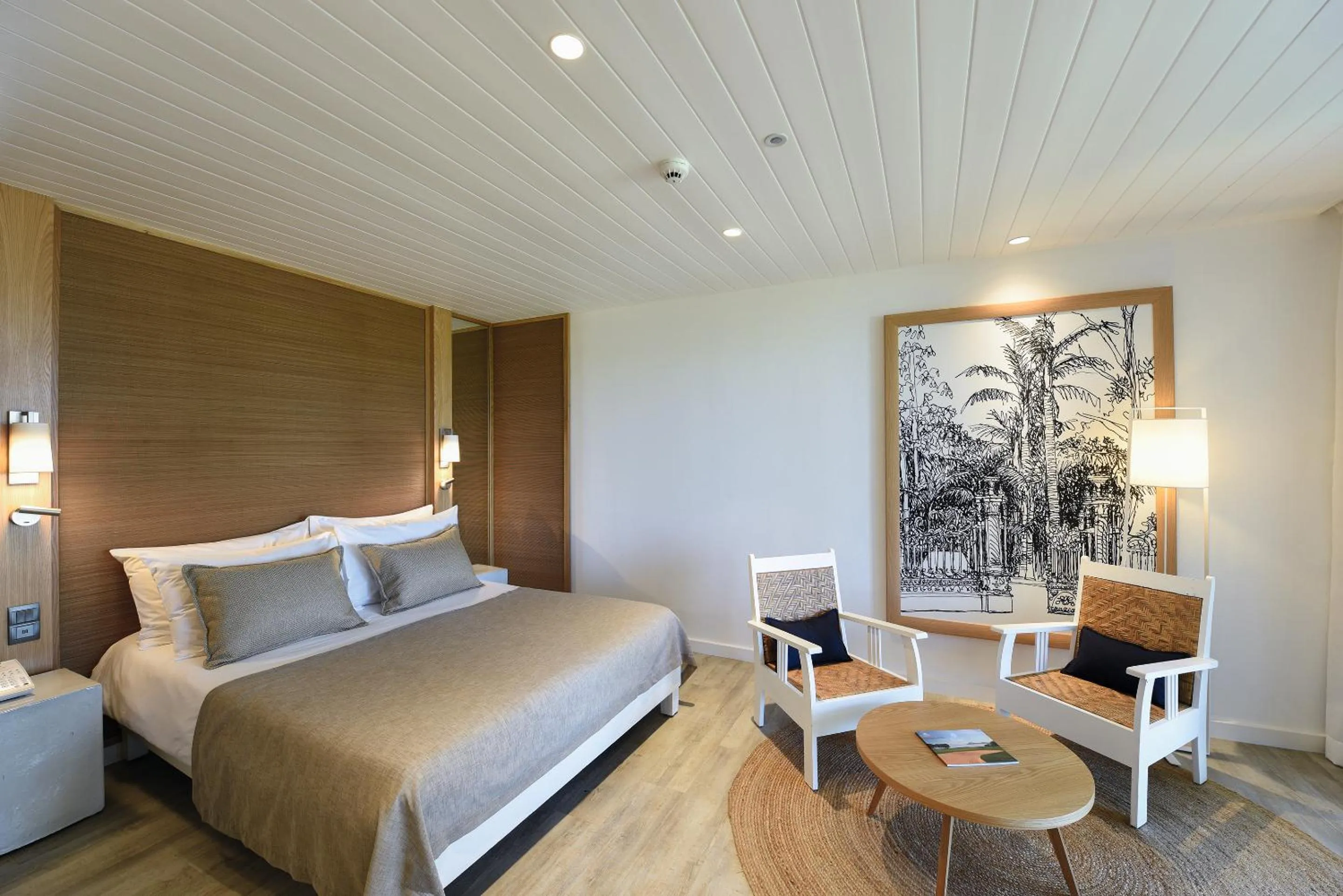 Bed in Canonnier Beachcomber Golf Resort & Spa