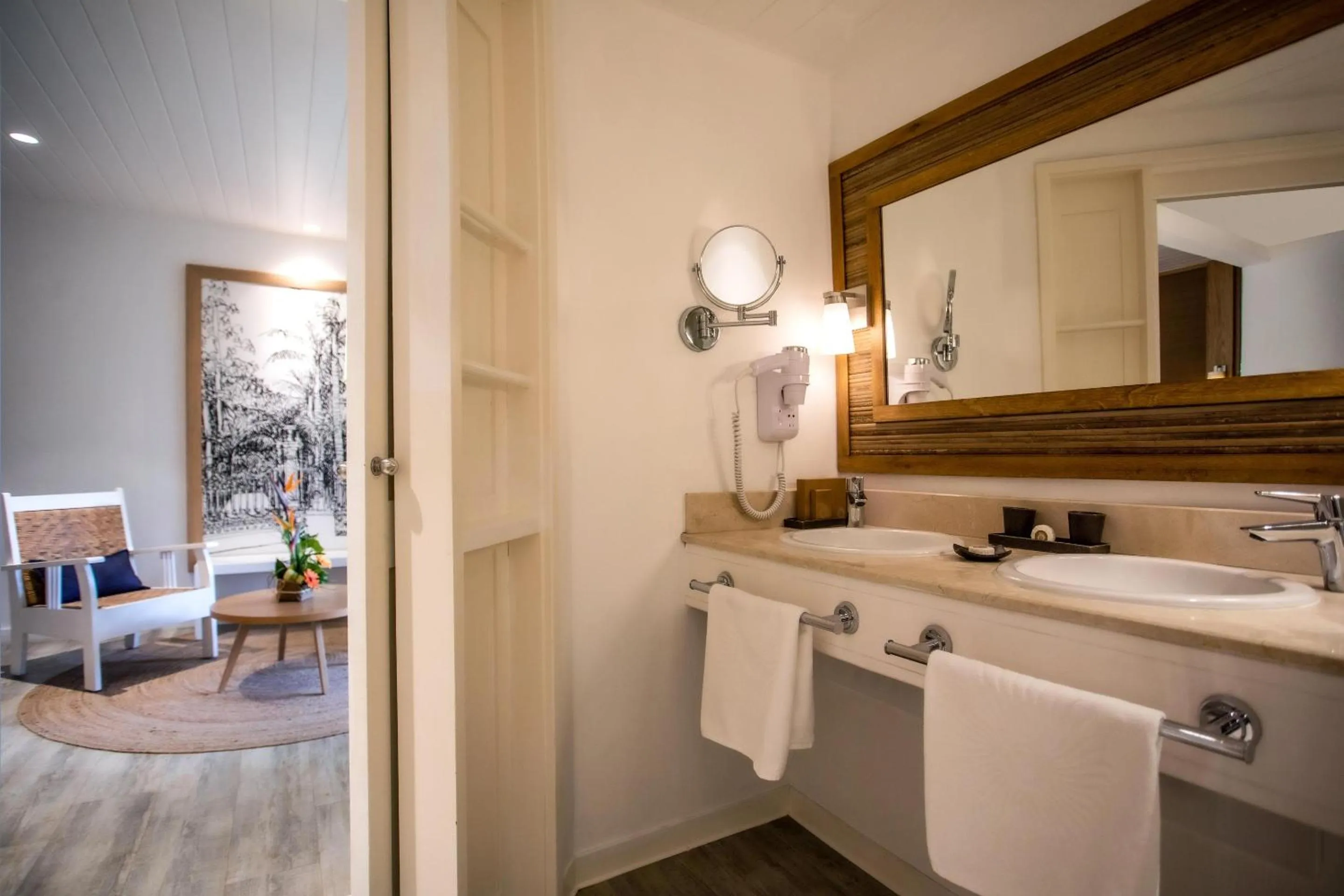 Bathroom in Canonnier Beachcomber Golf Resort & Spa
