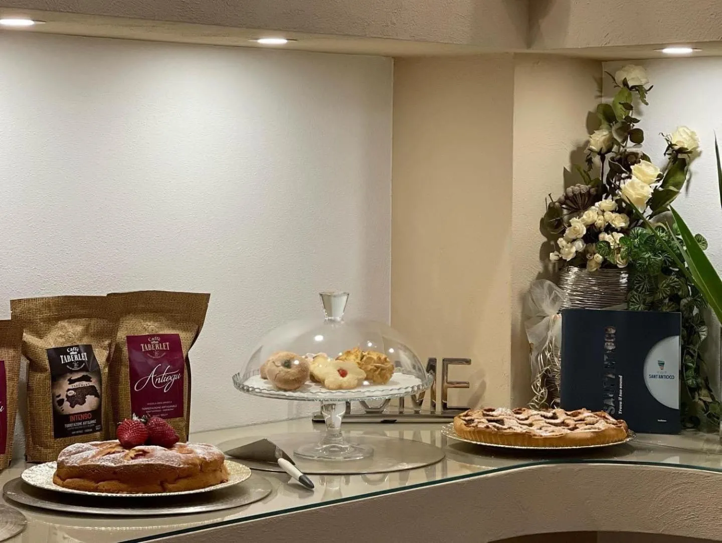 Food in Montellinos Suite Tortora