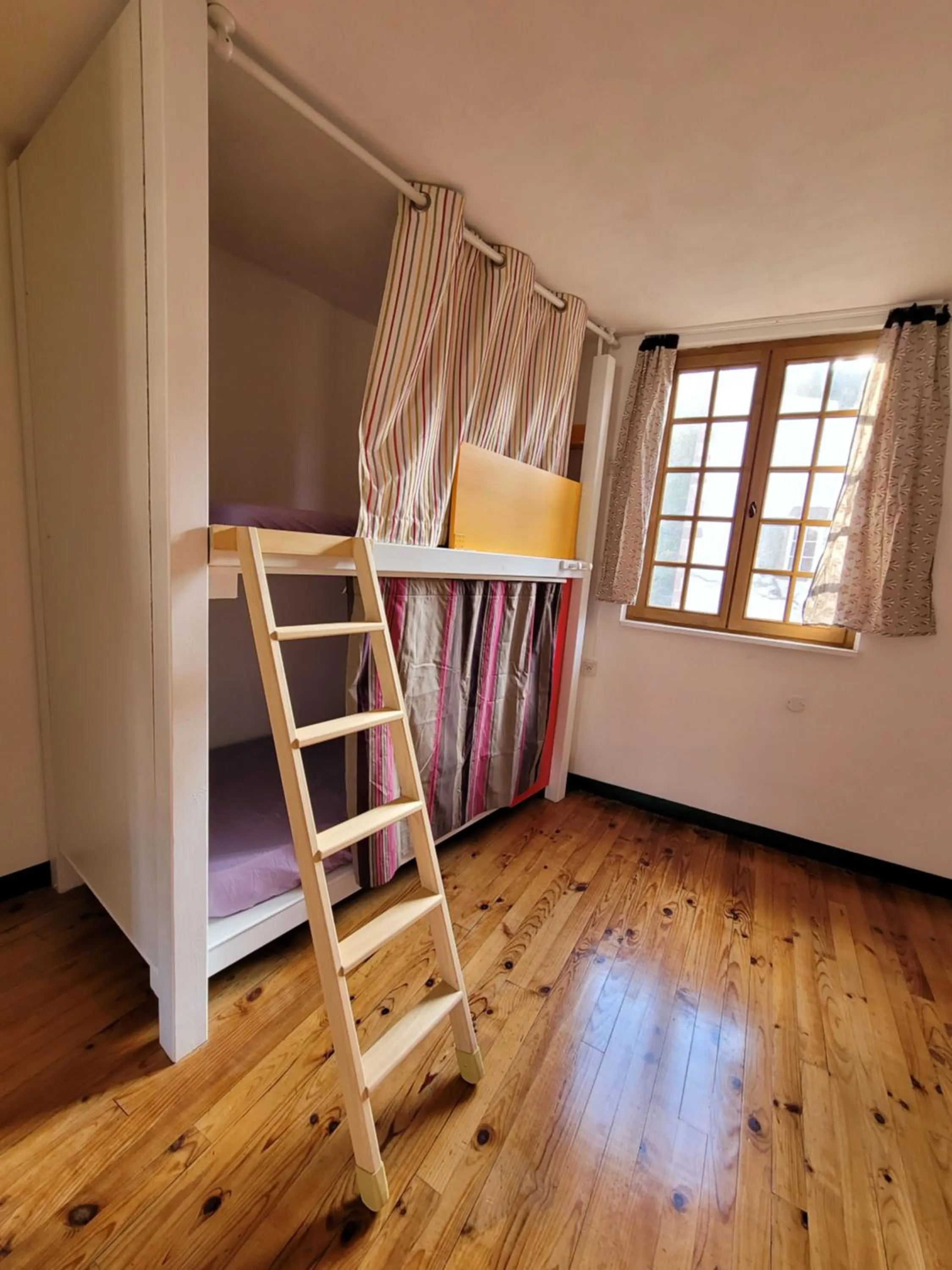 Bed in Gite de la Porte Saint Jacques: a hostel for pilgrims