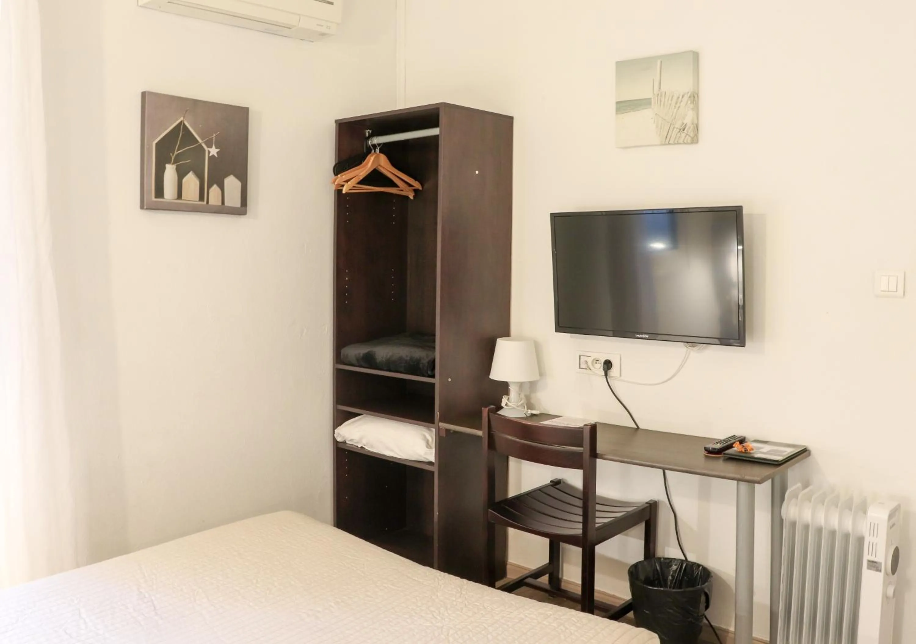 TV and multimedia, Bed in Hotel Abelia