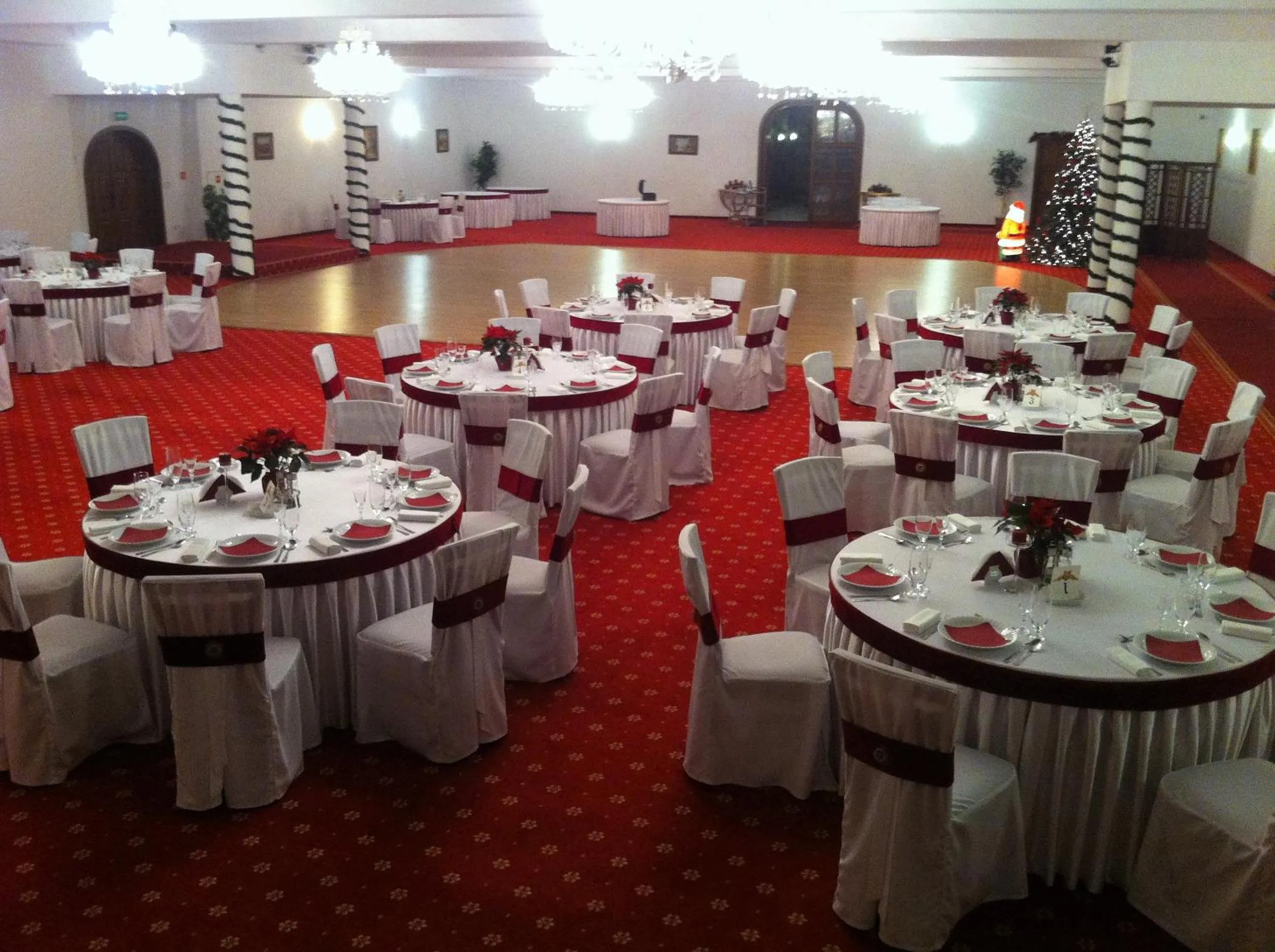 Restaurant/places to eat in Zamek Camelot