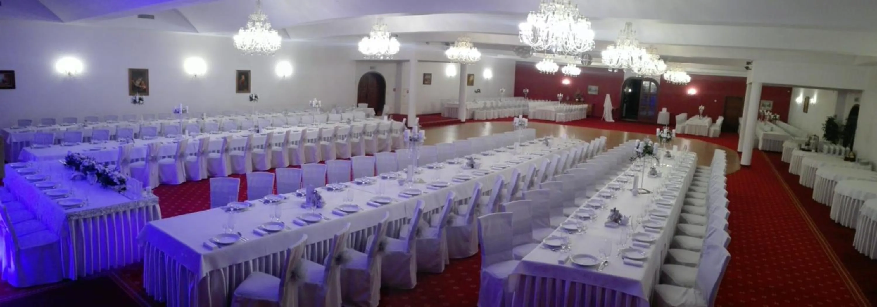 Restaurant/places to eat in Zamek Camelot