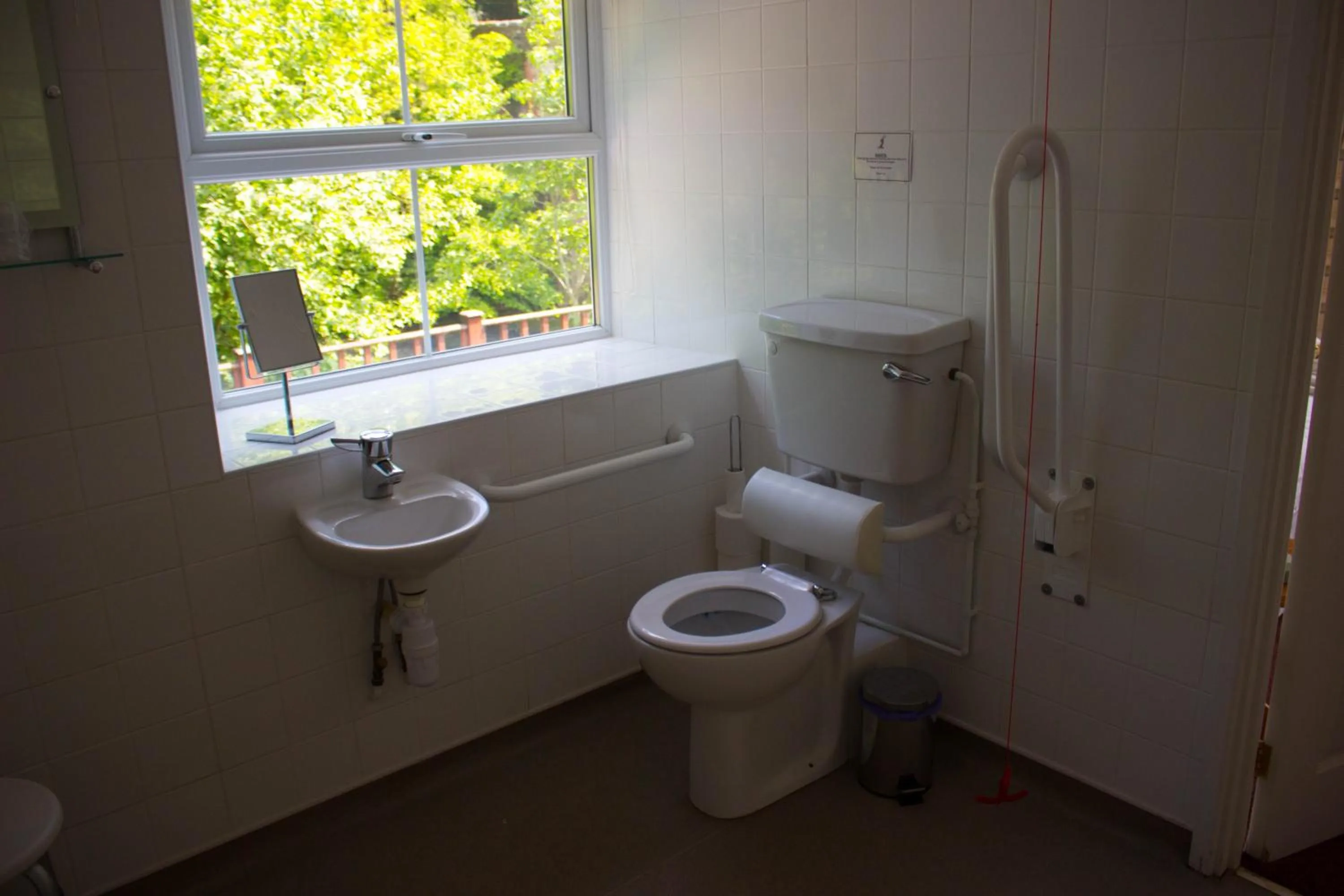 Bathroom in The Elks Head Inn